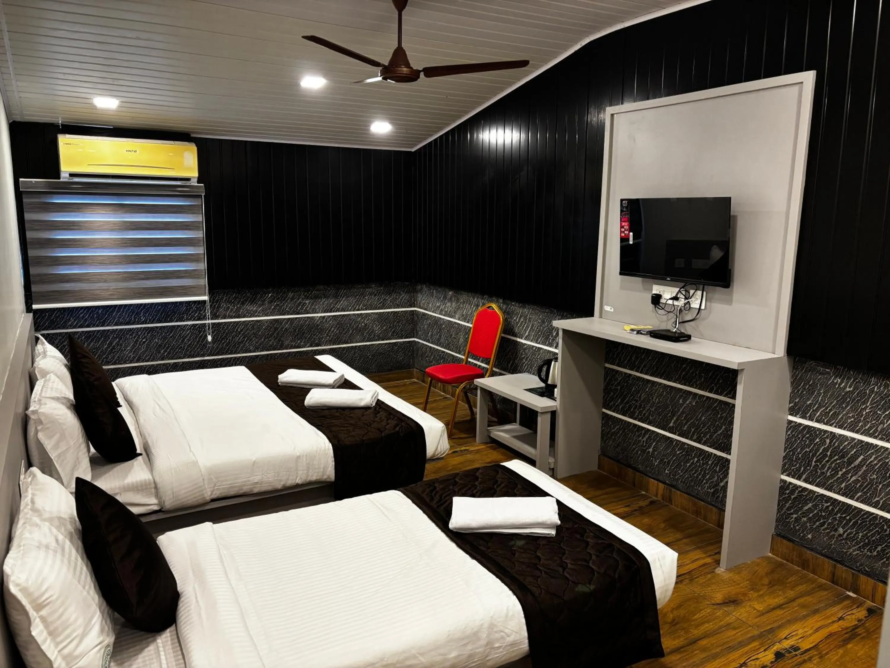 Bed in South Gate Residency