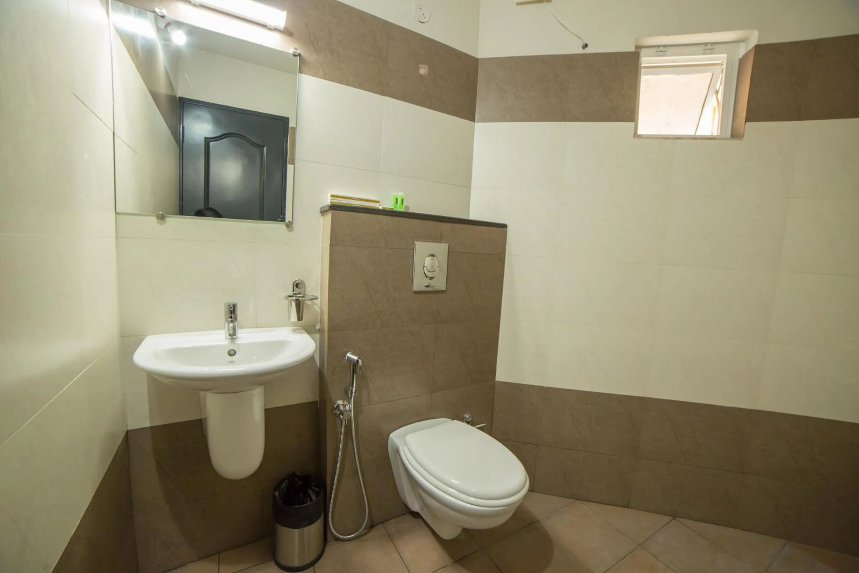 Toilet in South Gate Residency