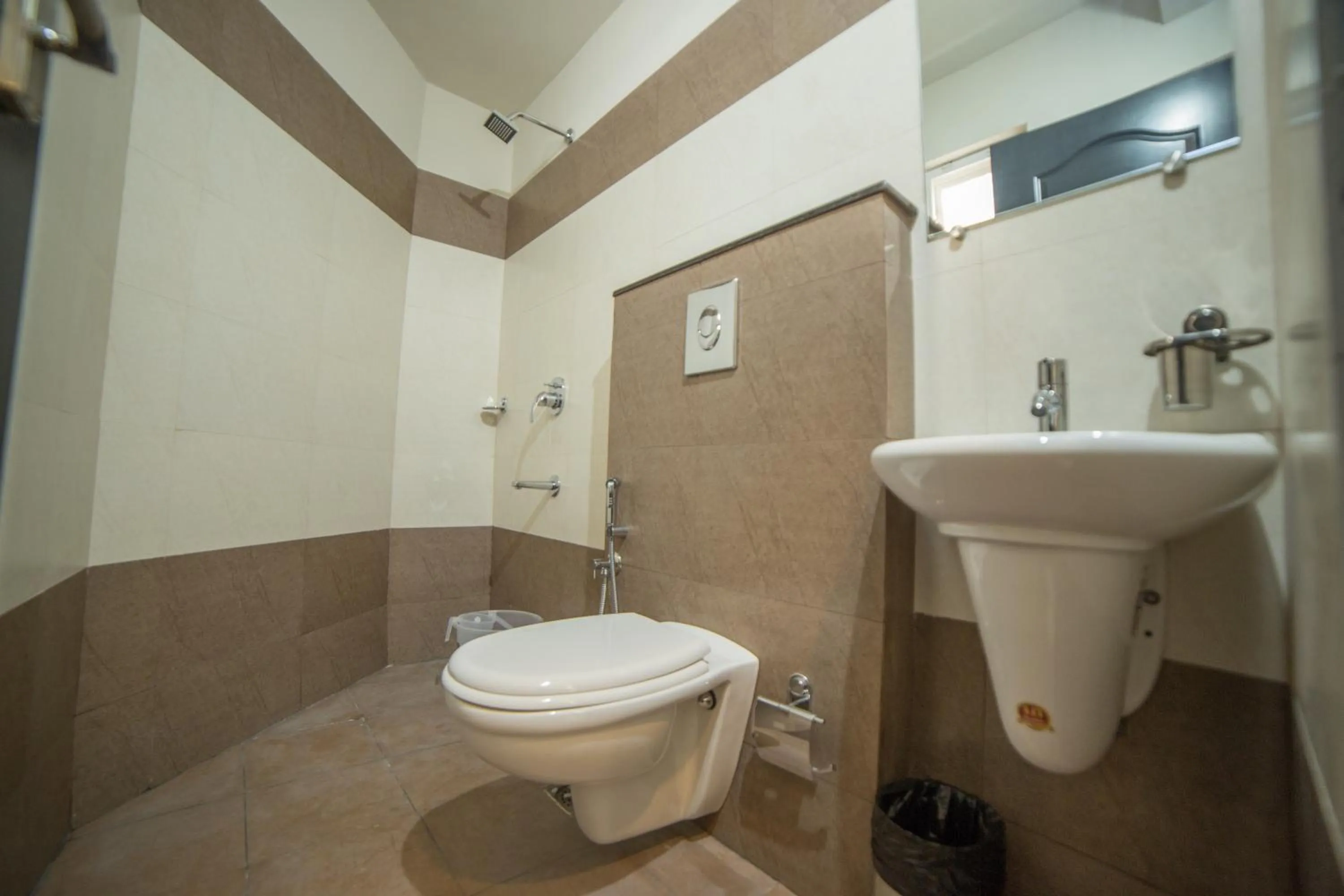 Toilet in South Gate Residency