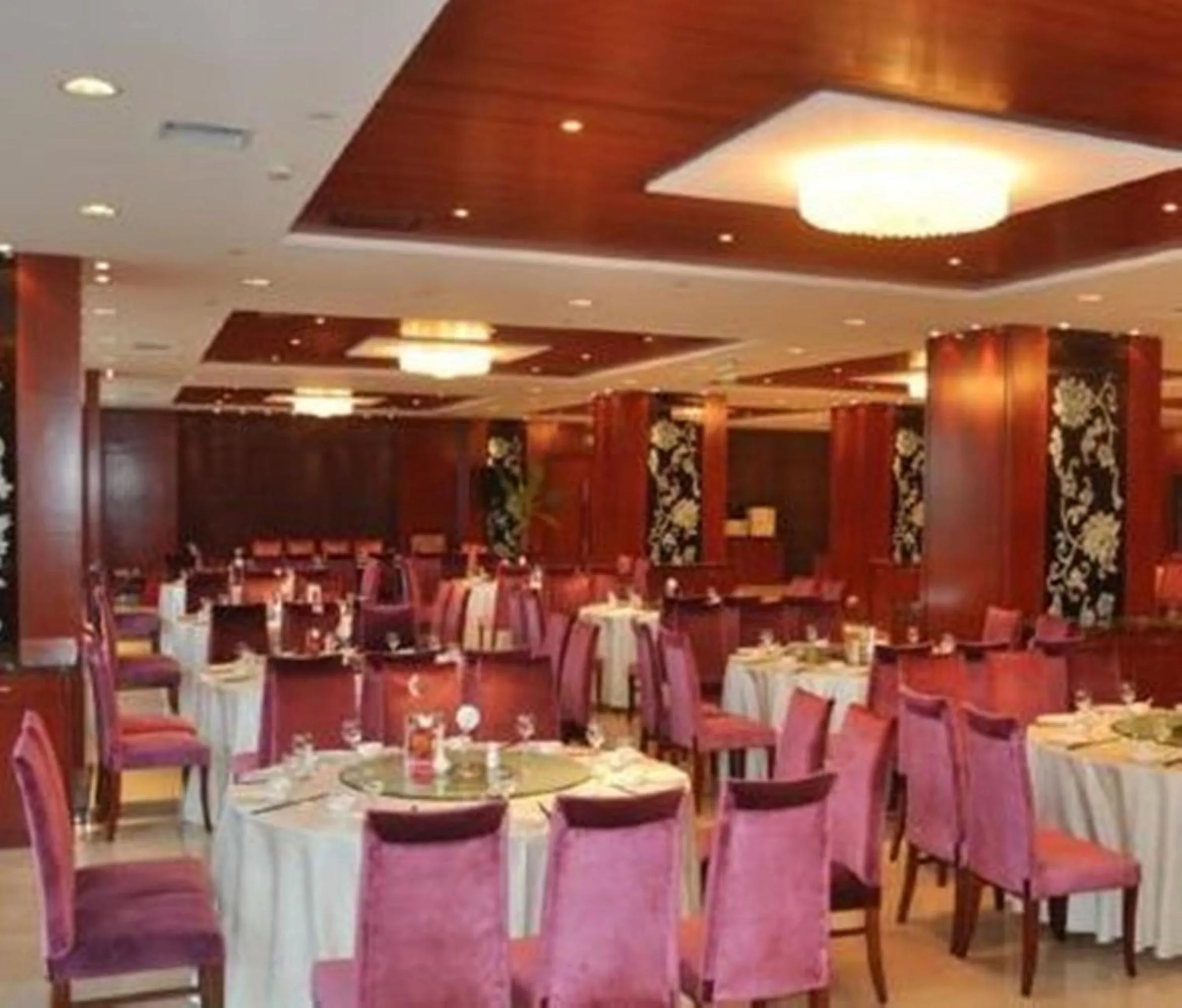 Restaurant/Places to Eat in Ramada Plaza by Wyndham Hangzhou Riverside
