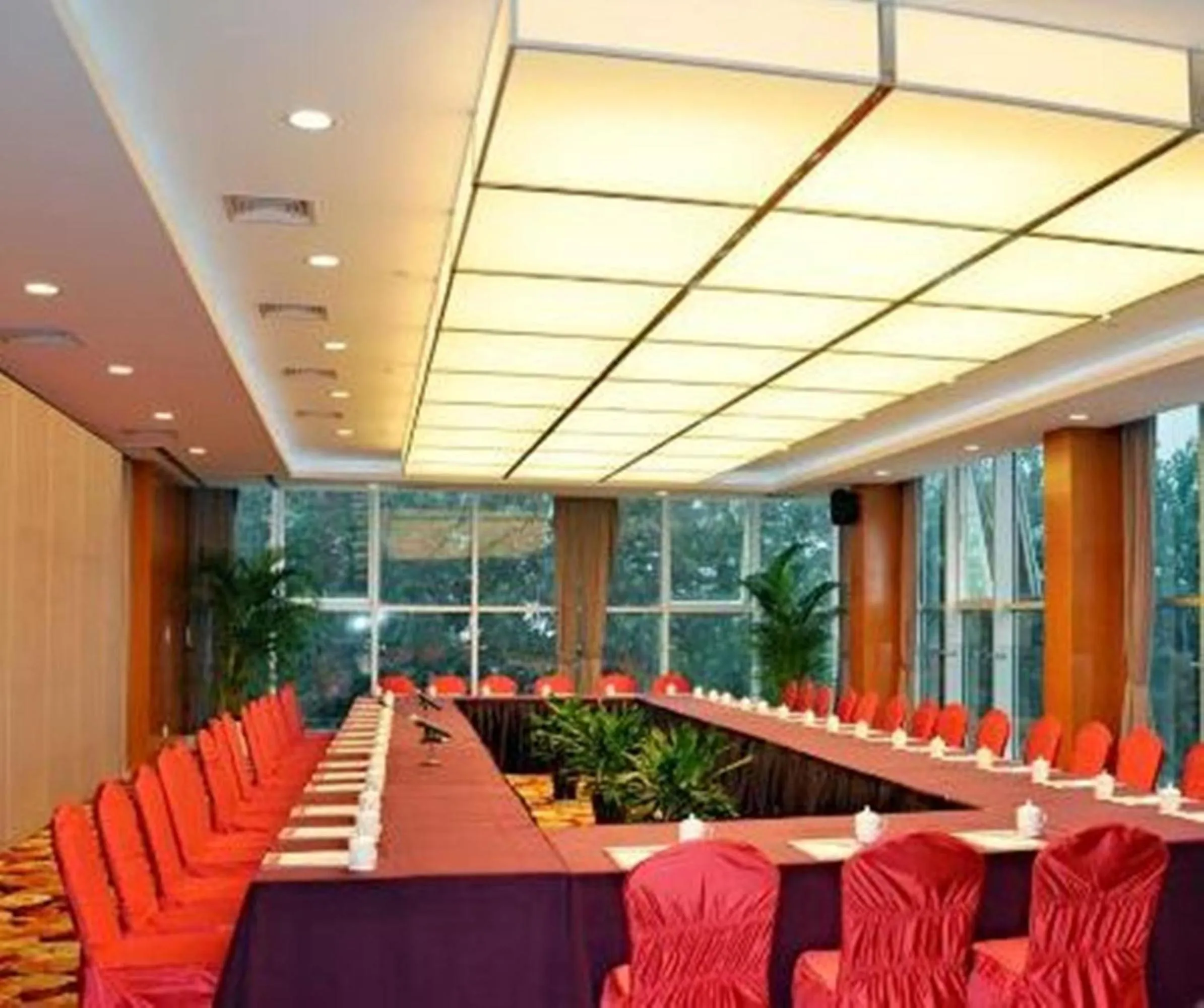 Meeting/conference room in Ramada Plaza by Wyndham Hangzhou Riverside