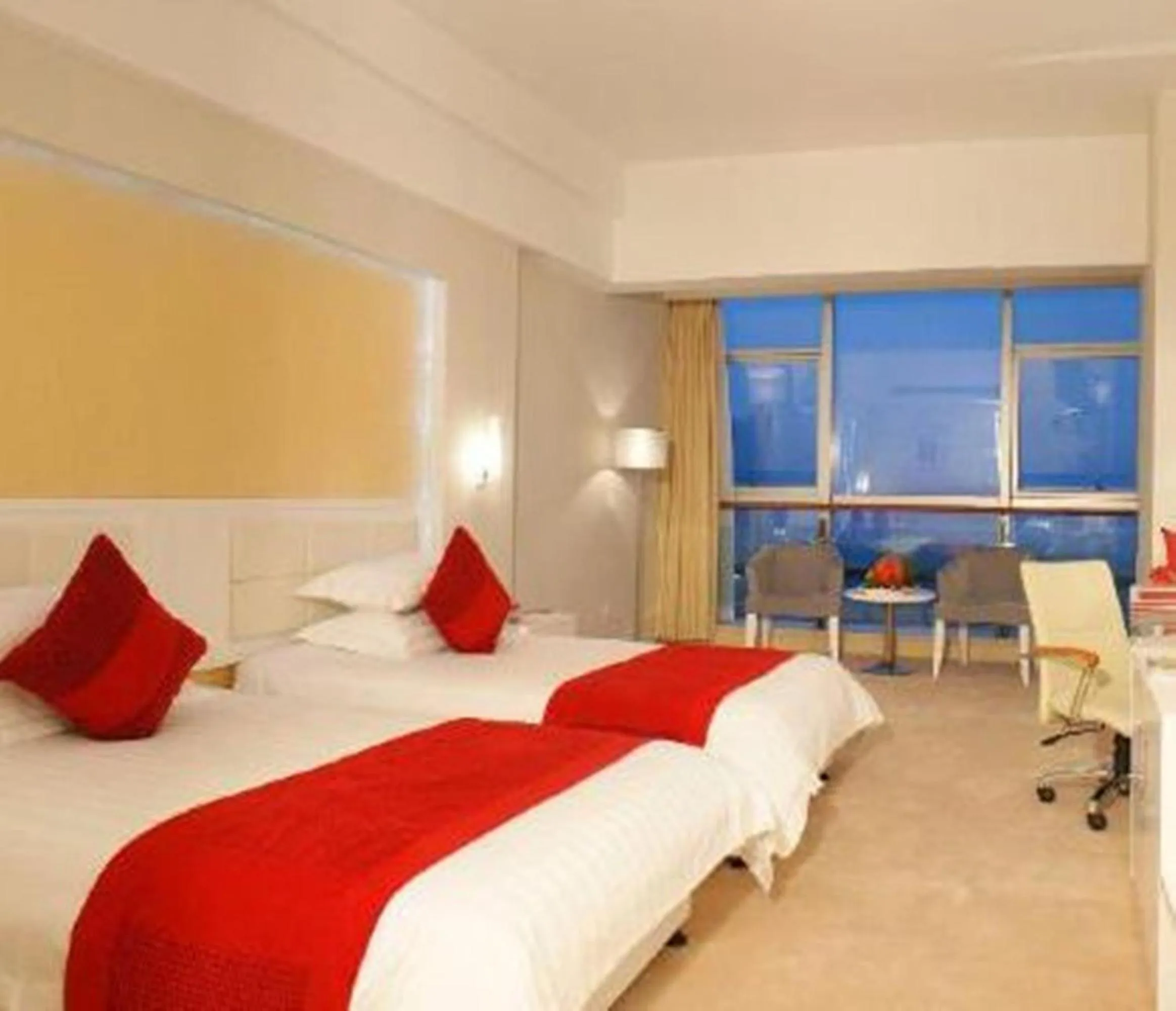 Photo of the whole room in Ramada Plaza by Wyndham Hangzhou Riverside