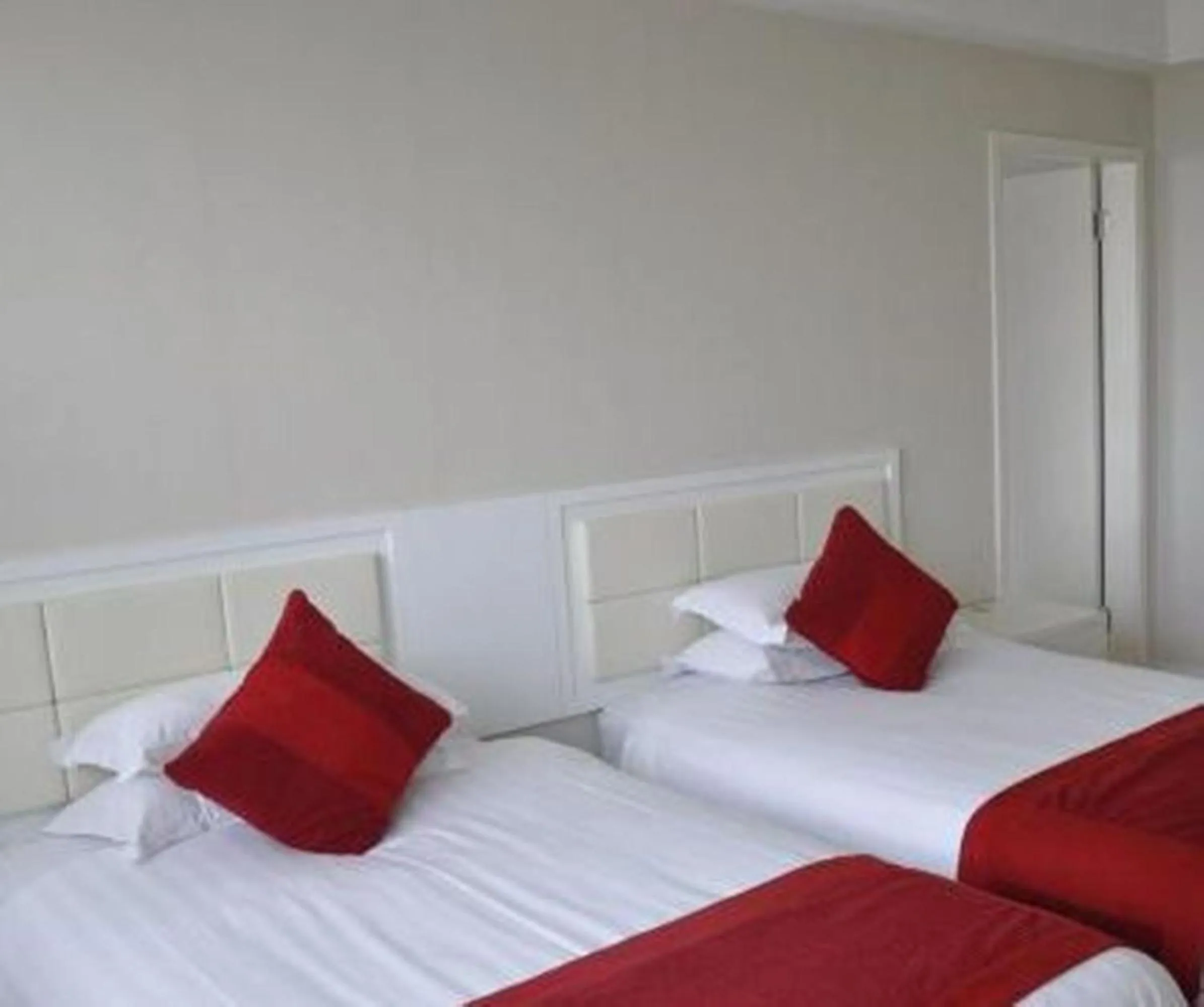 Bed in Ramada Plaza by Wyndham Hangzhou Riverside