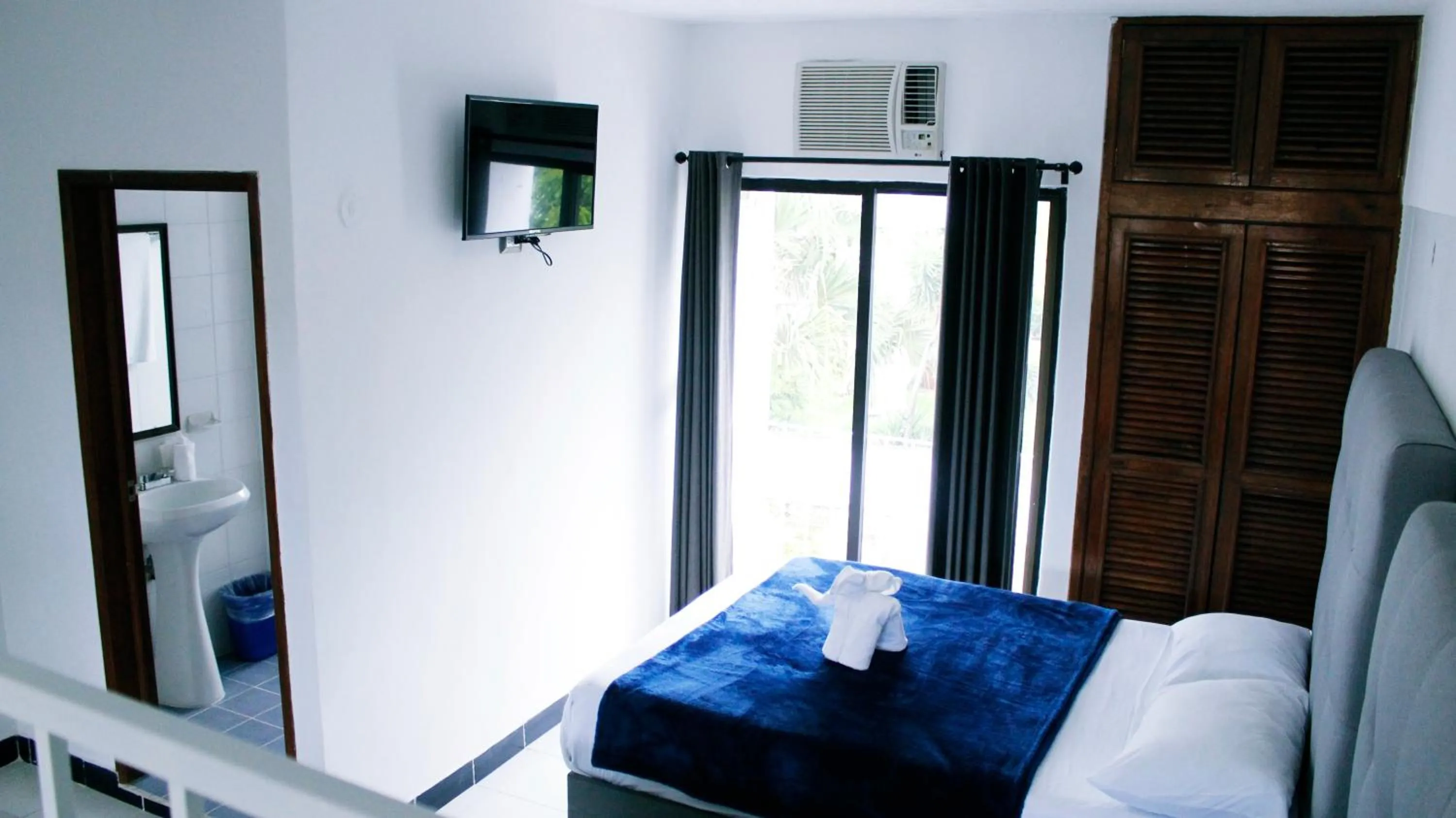 Bedroom, Bed in Hotel Pal Cozumel