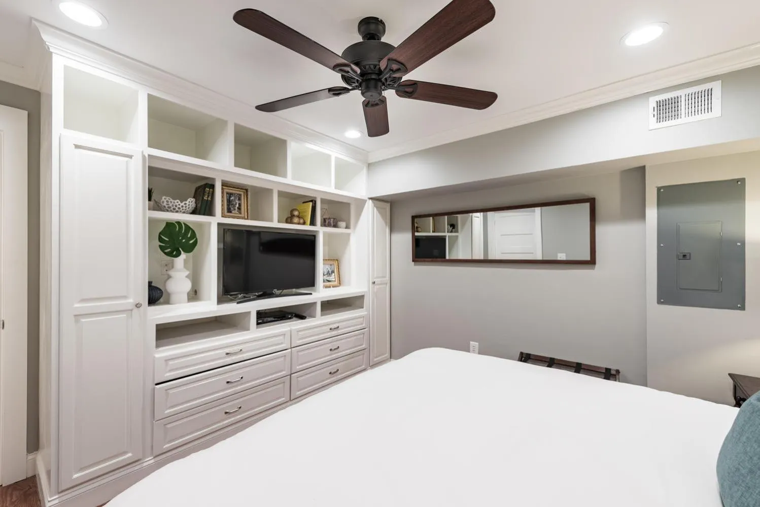 Bed in The Quarters on Vendue