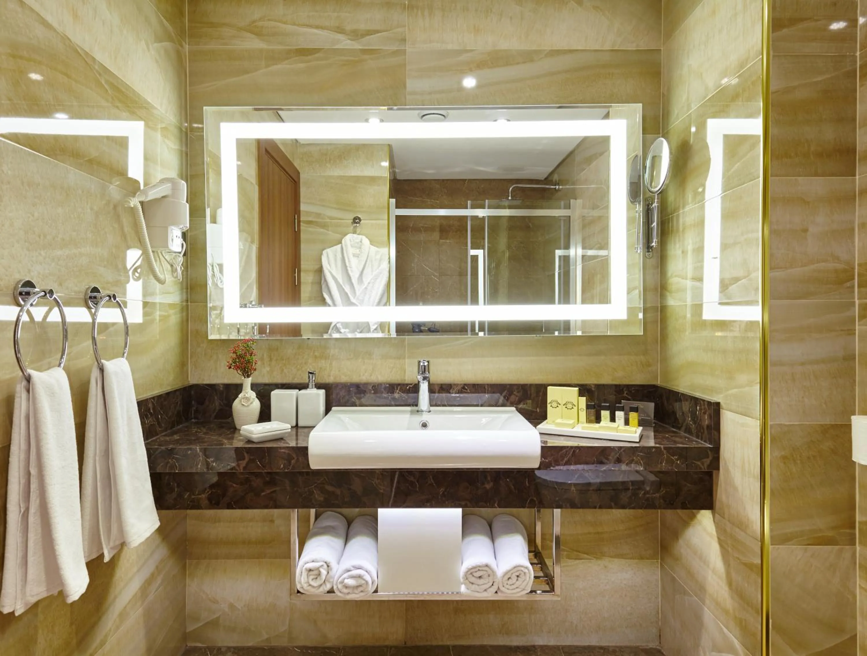 Shower in Buruciye Hotel