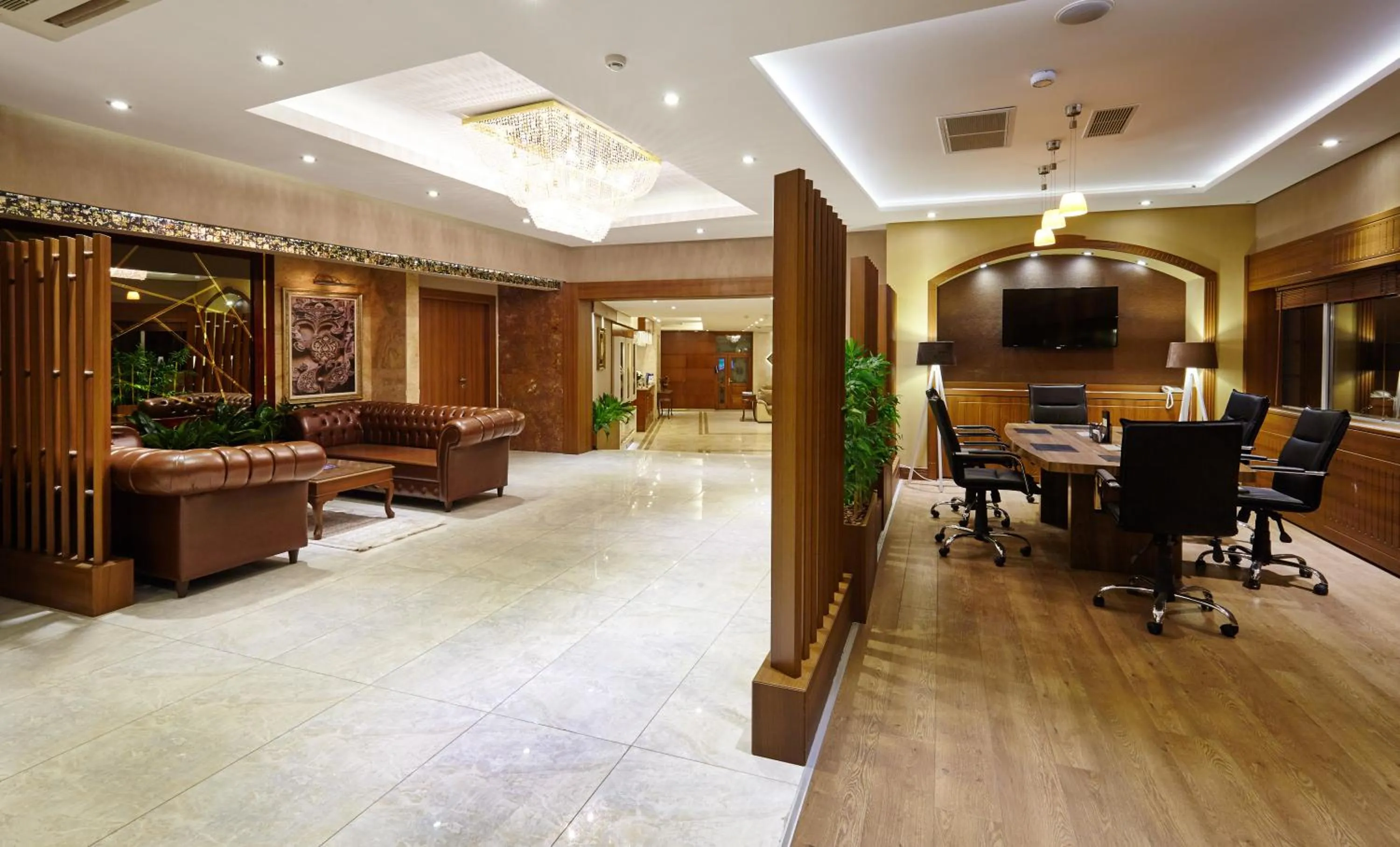 Communal lounge/ TV room in Buruciye Hotel