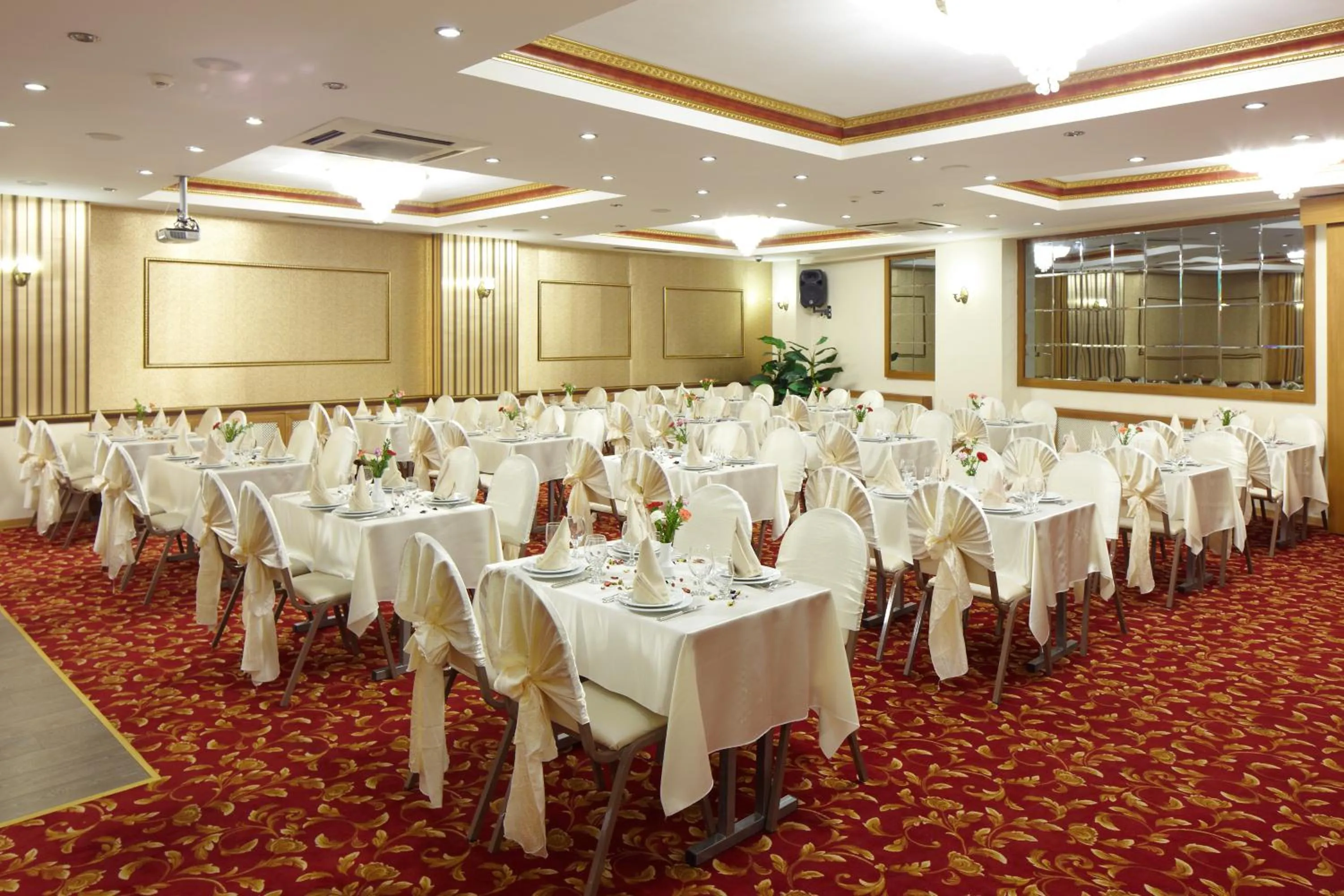 Restaurant/places to eat in Buruciye Hotel