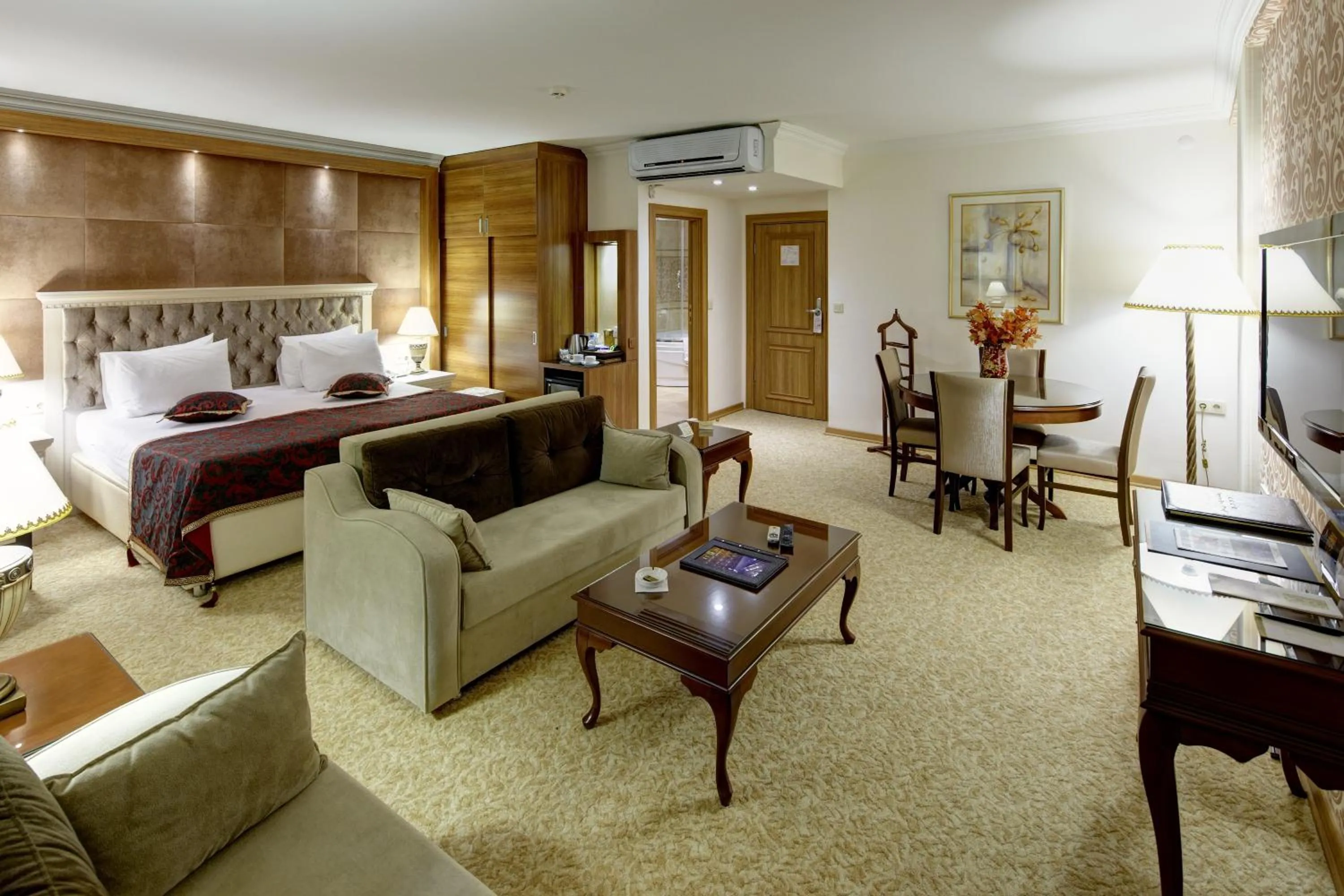 Photo of the whole room, Bed in Buruciye Hotel