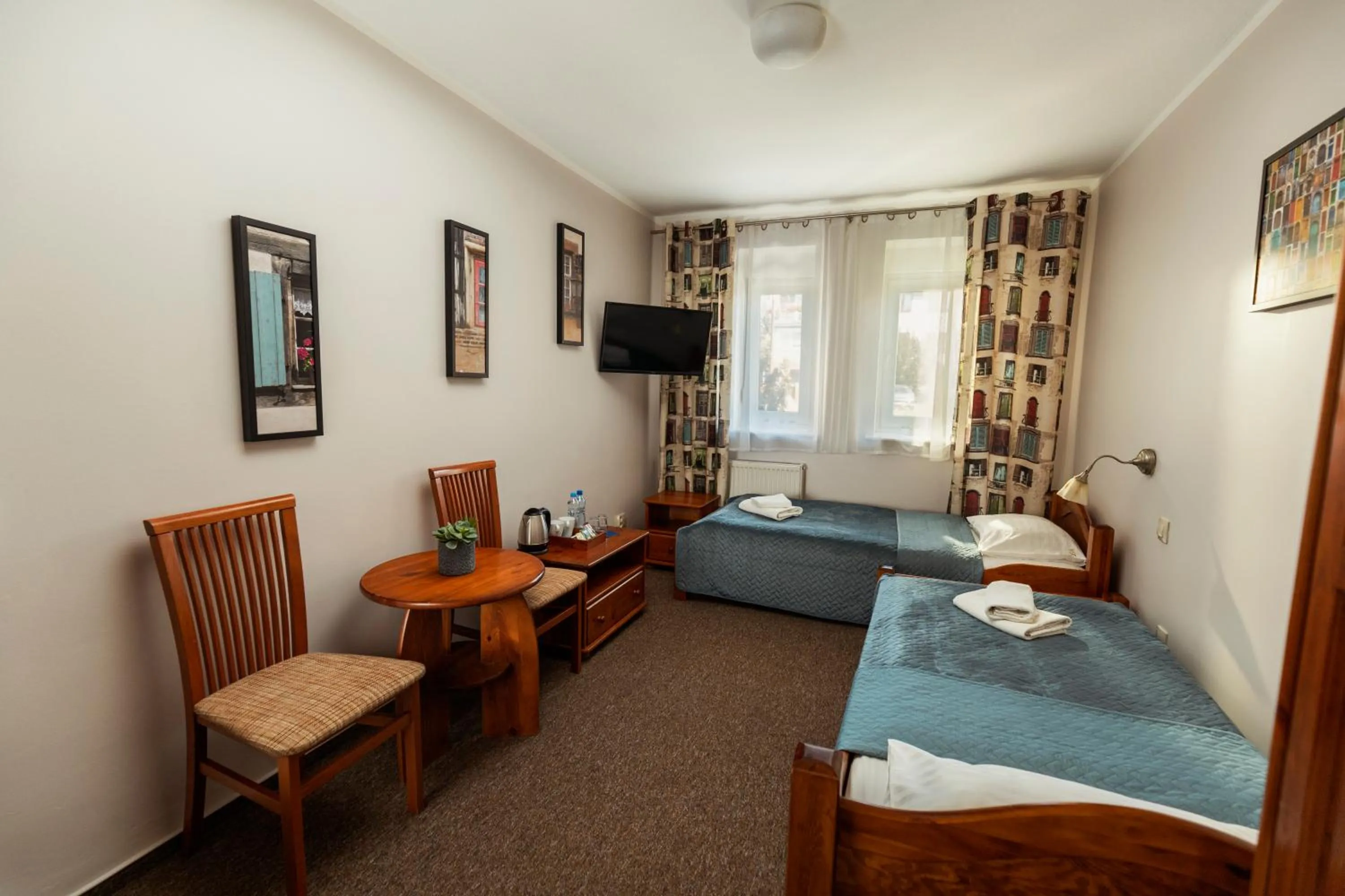 Bed in Villa Toscania-check in 24h