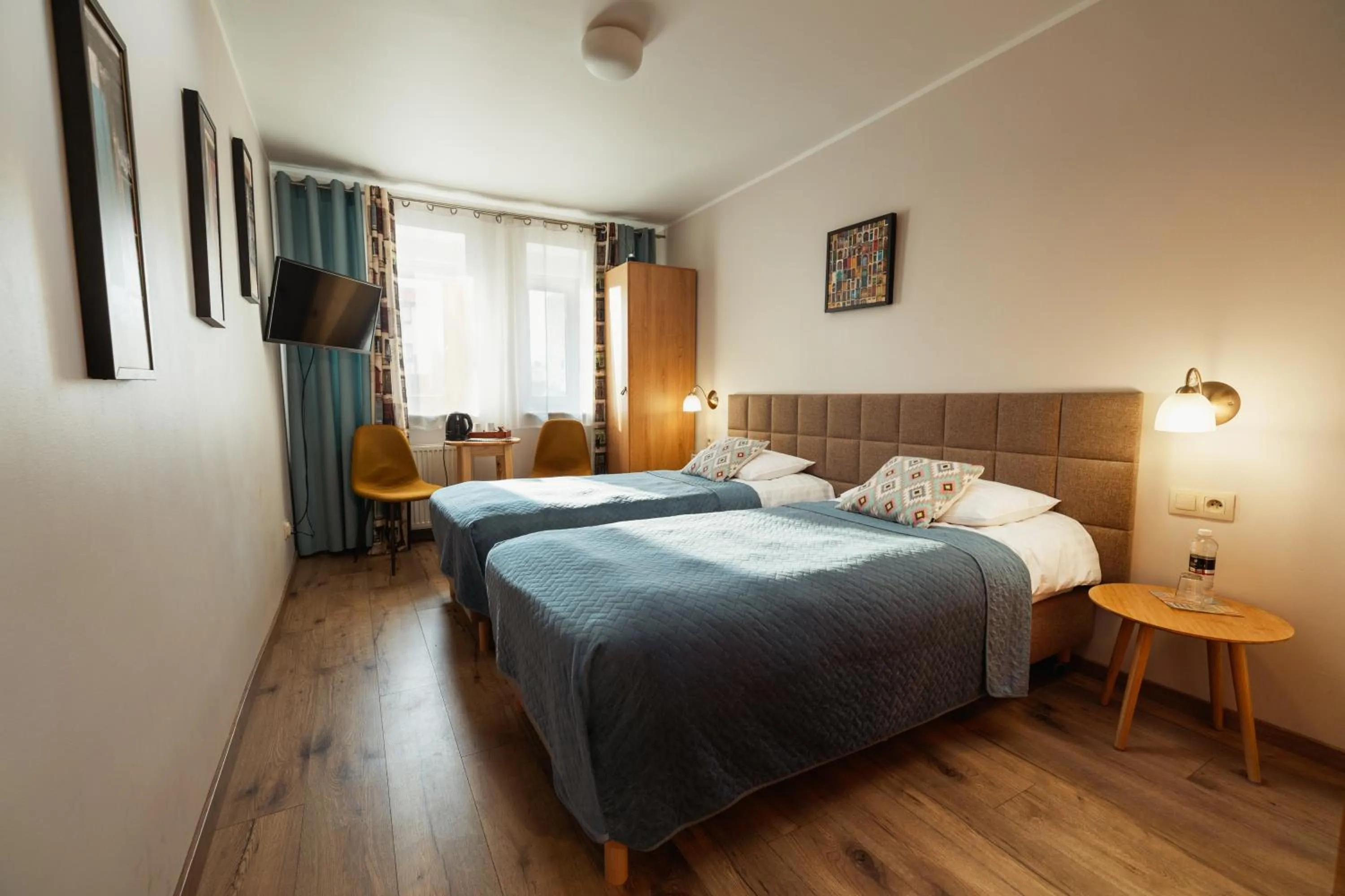 Bed in Villa Toscania-check in 24h