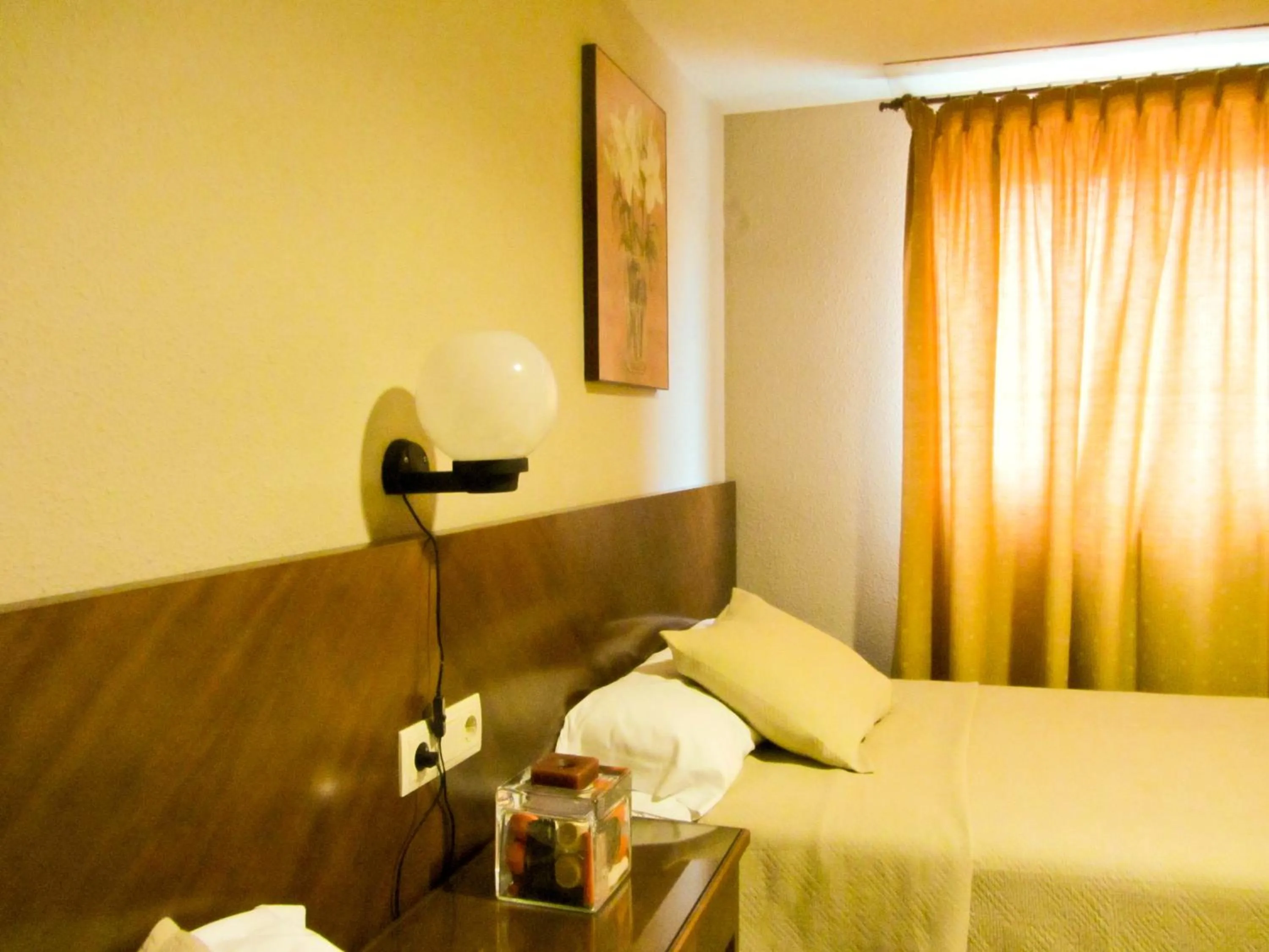 Decorative detail, Bed in Hotel Avenida