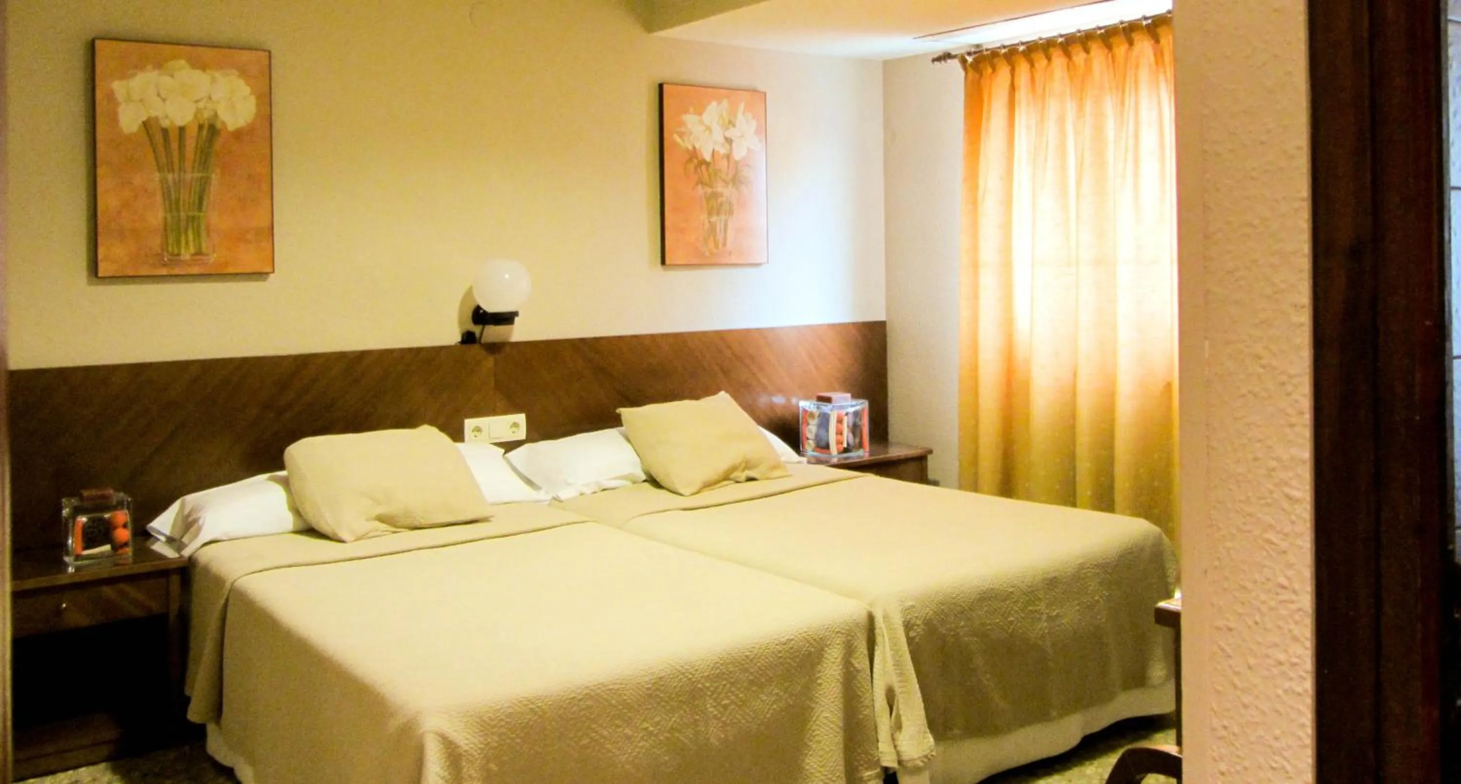 Photo of the whole room, Bed in Hotel Avenida