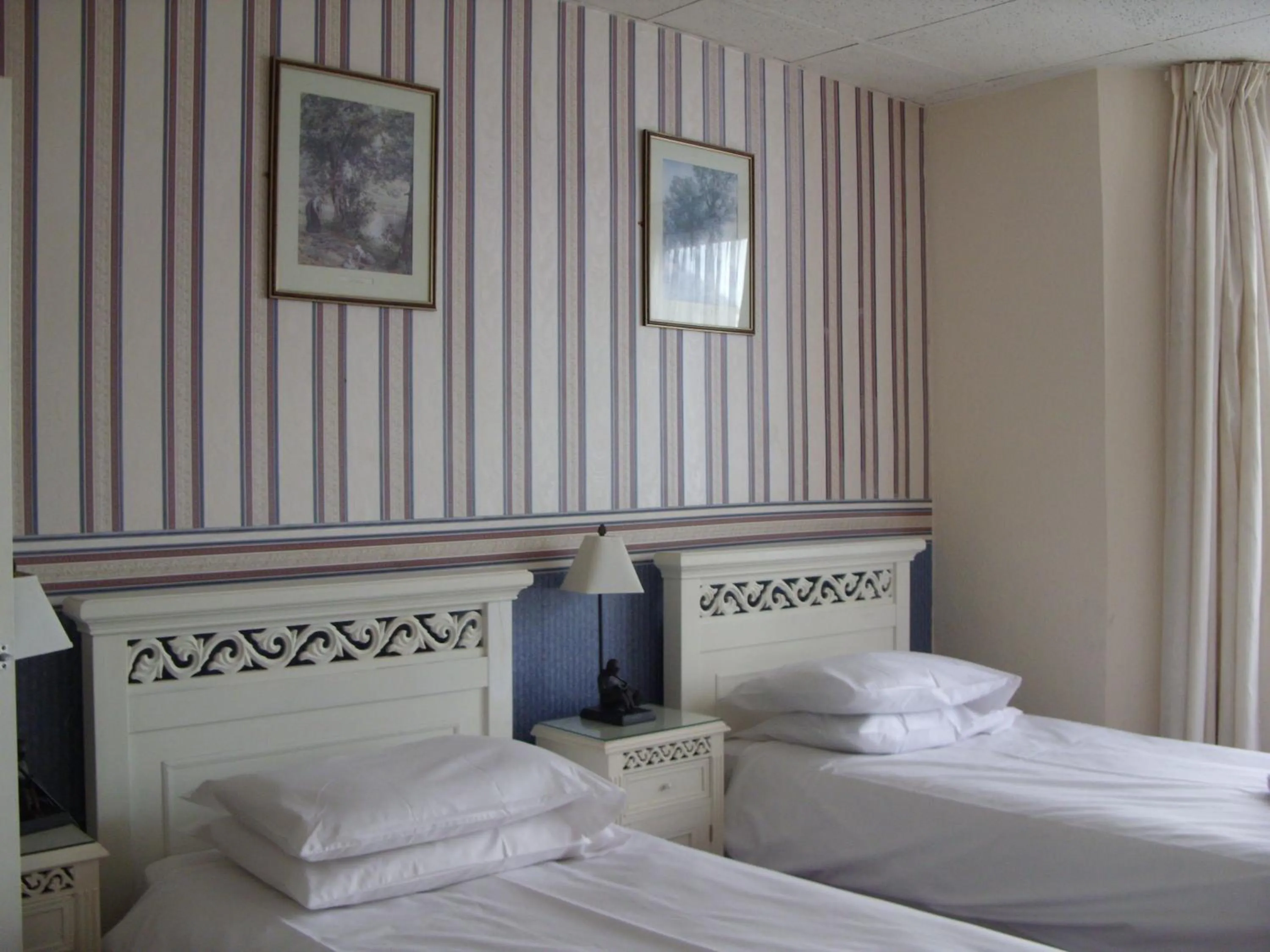 Decorative detail, Bed in The Langtry Hotel