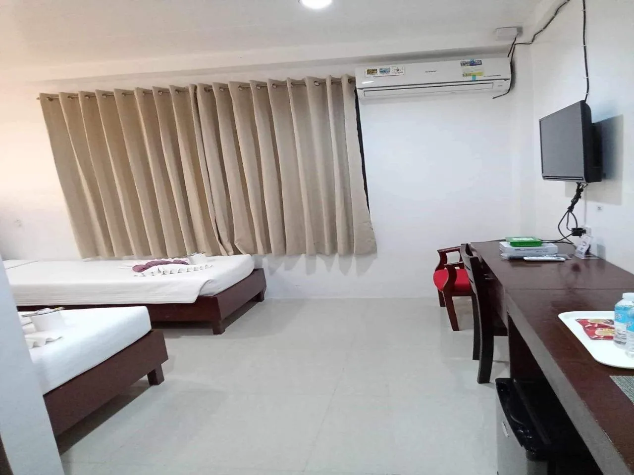 Photo of the whole room, Bed in Zosimo's Inn