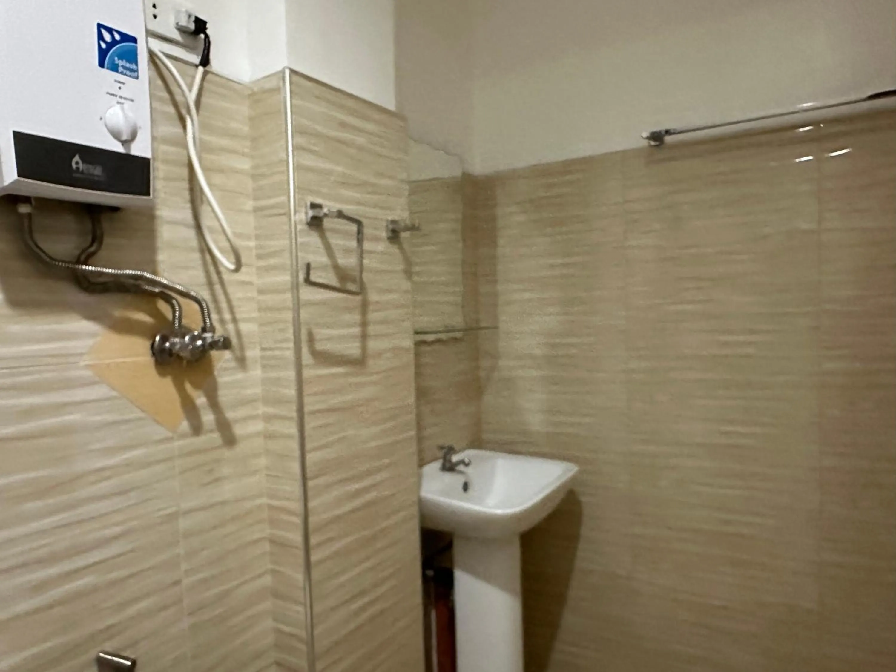 Shower in Zosimo's Inn