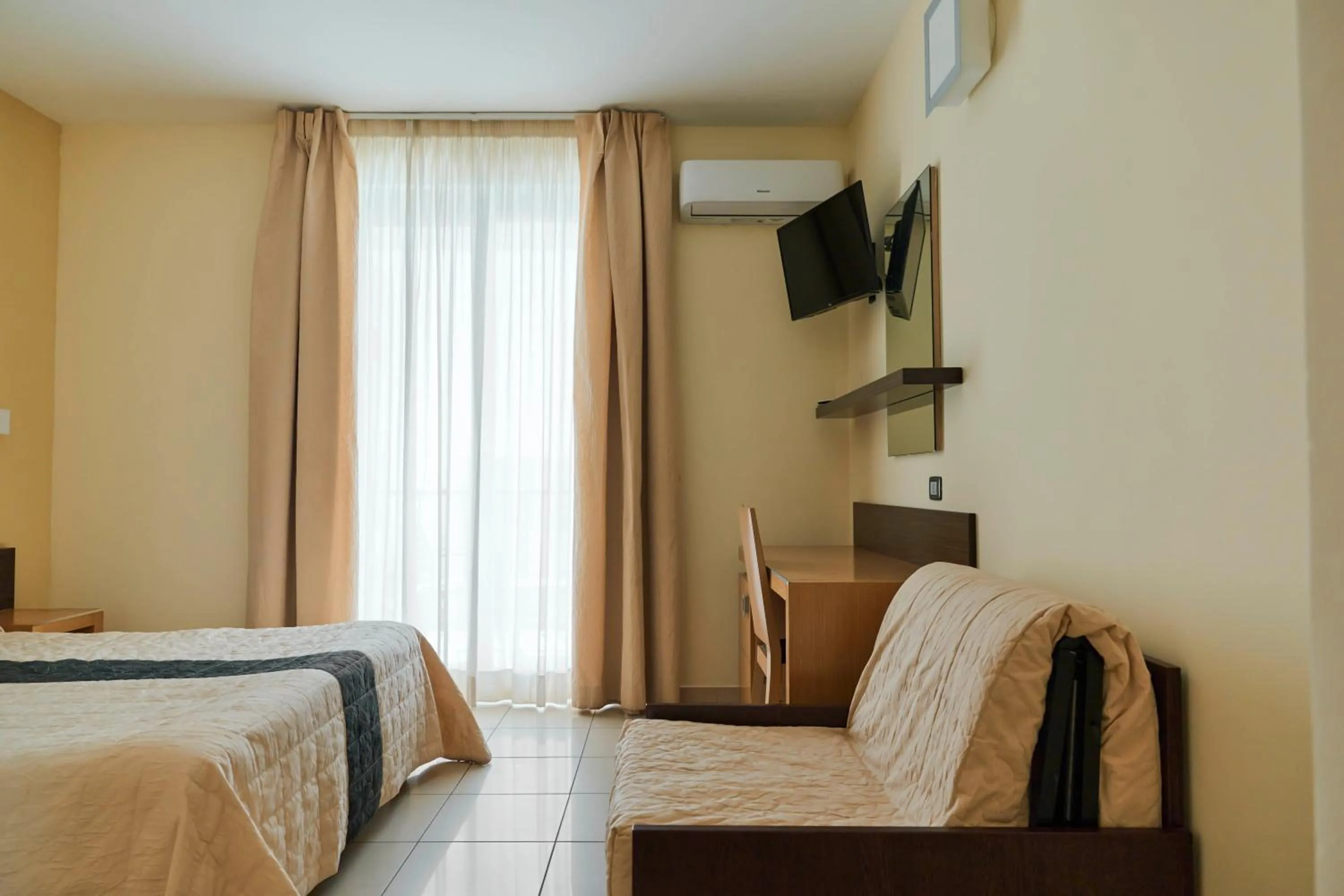 Bedroom, Bed in Ticho's Greenblu Hotel