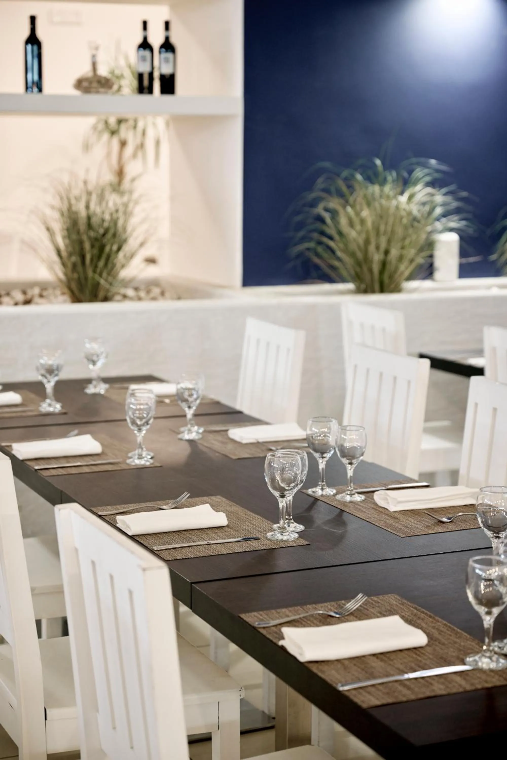 Restaurant/places to eat in Ticho's Greenblu Hotel