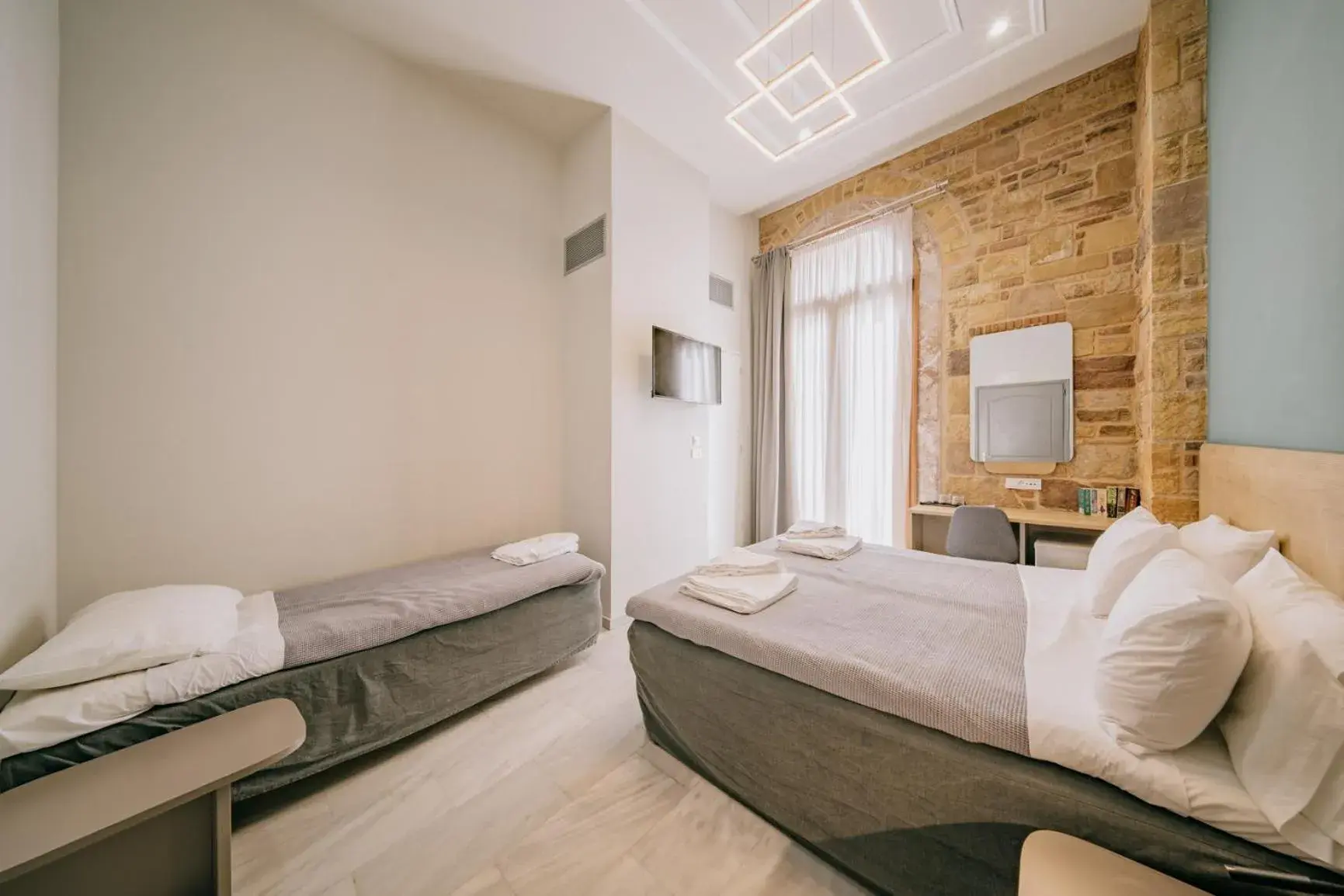 Triple Room with Balcony in Chios City Inn Triple Room with Balcony in Chios City Inn