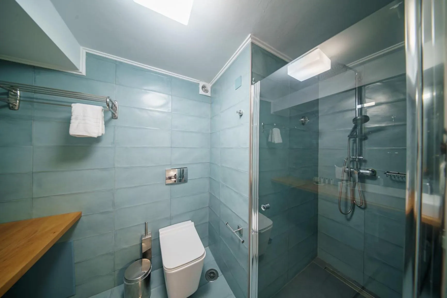 Shower in Chios City Inn