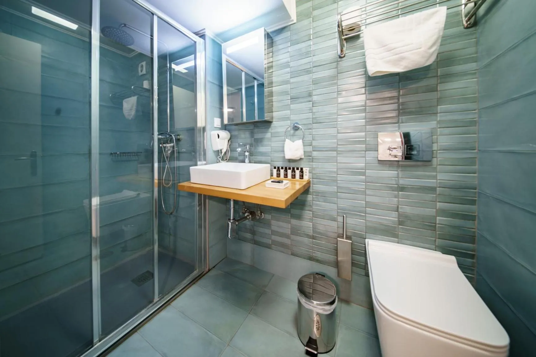 Toilet in Chios City Inn