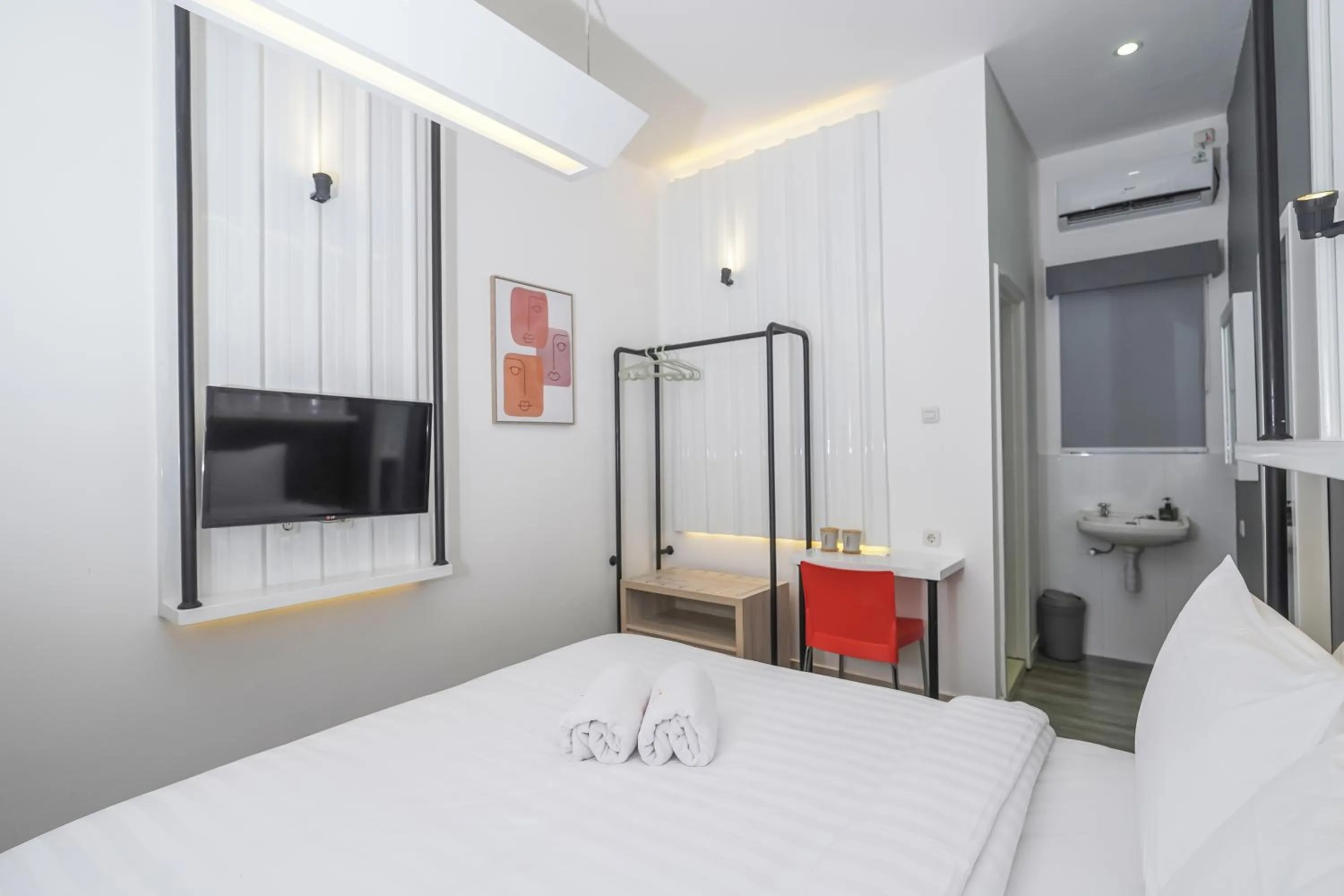 Bedroom, Bed in Istanaku