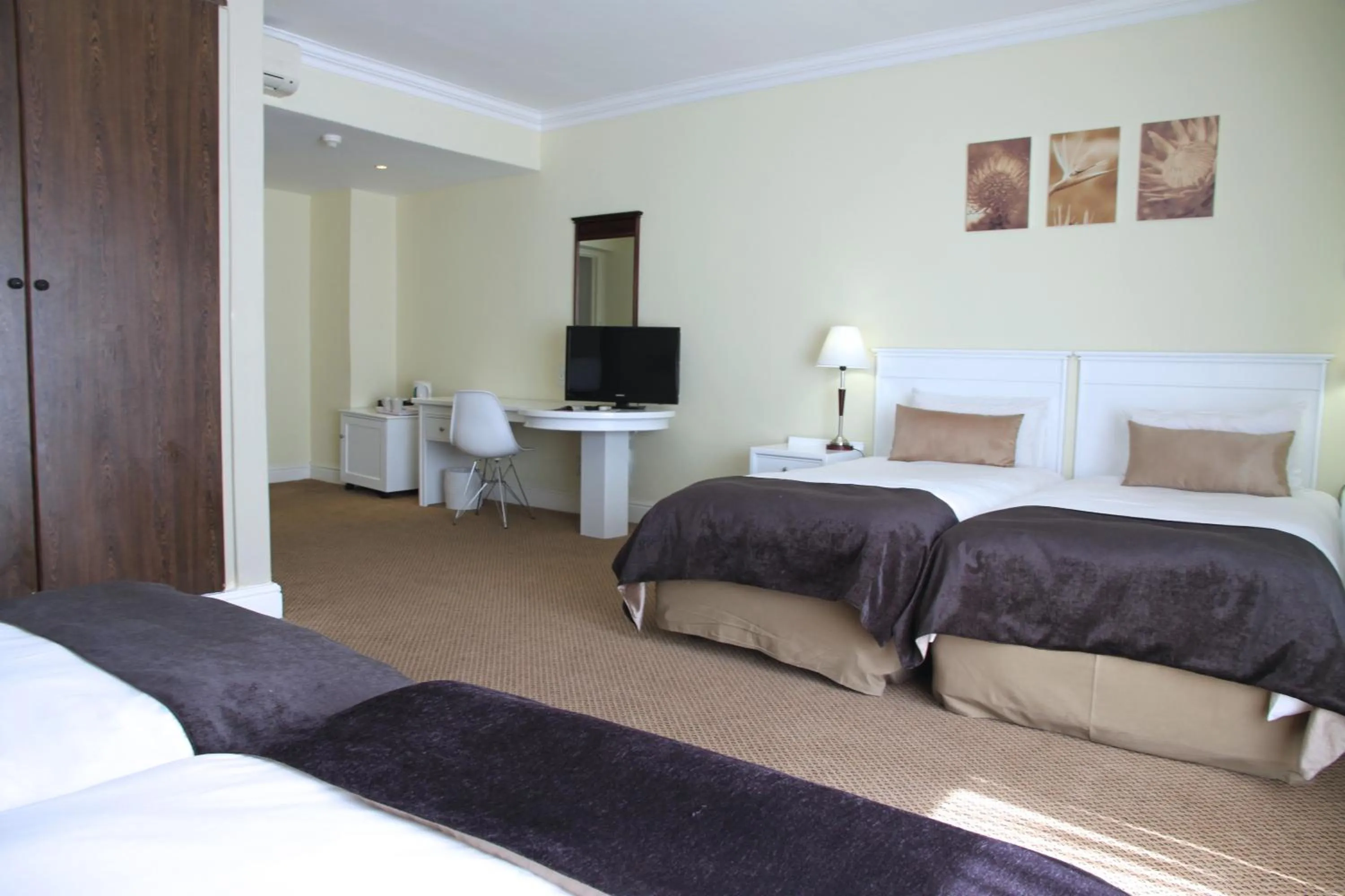 Bedroom, Bed in Innscape Classic Hotel