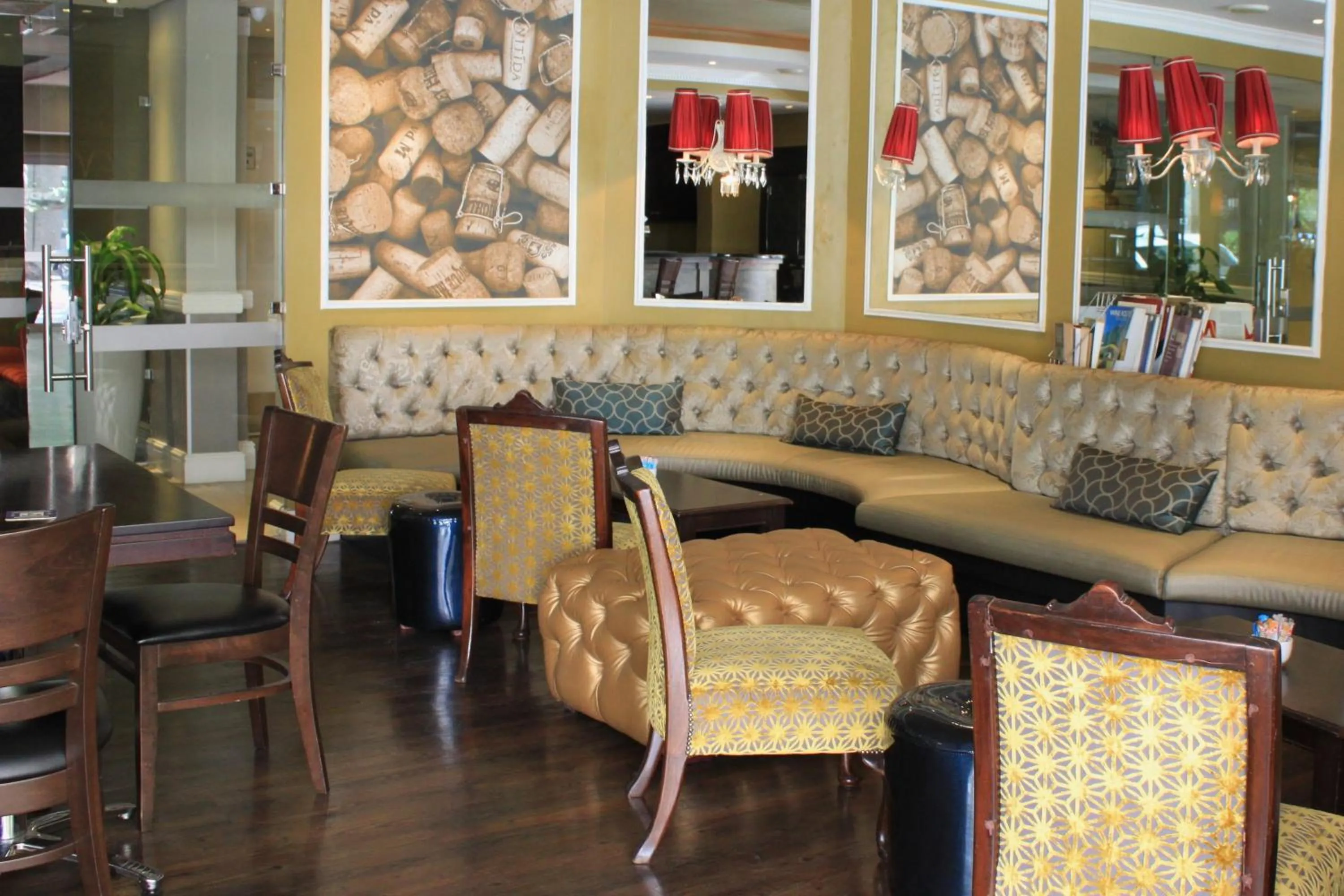 Lounge or bar in Innscape Classic Hotel