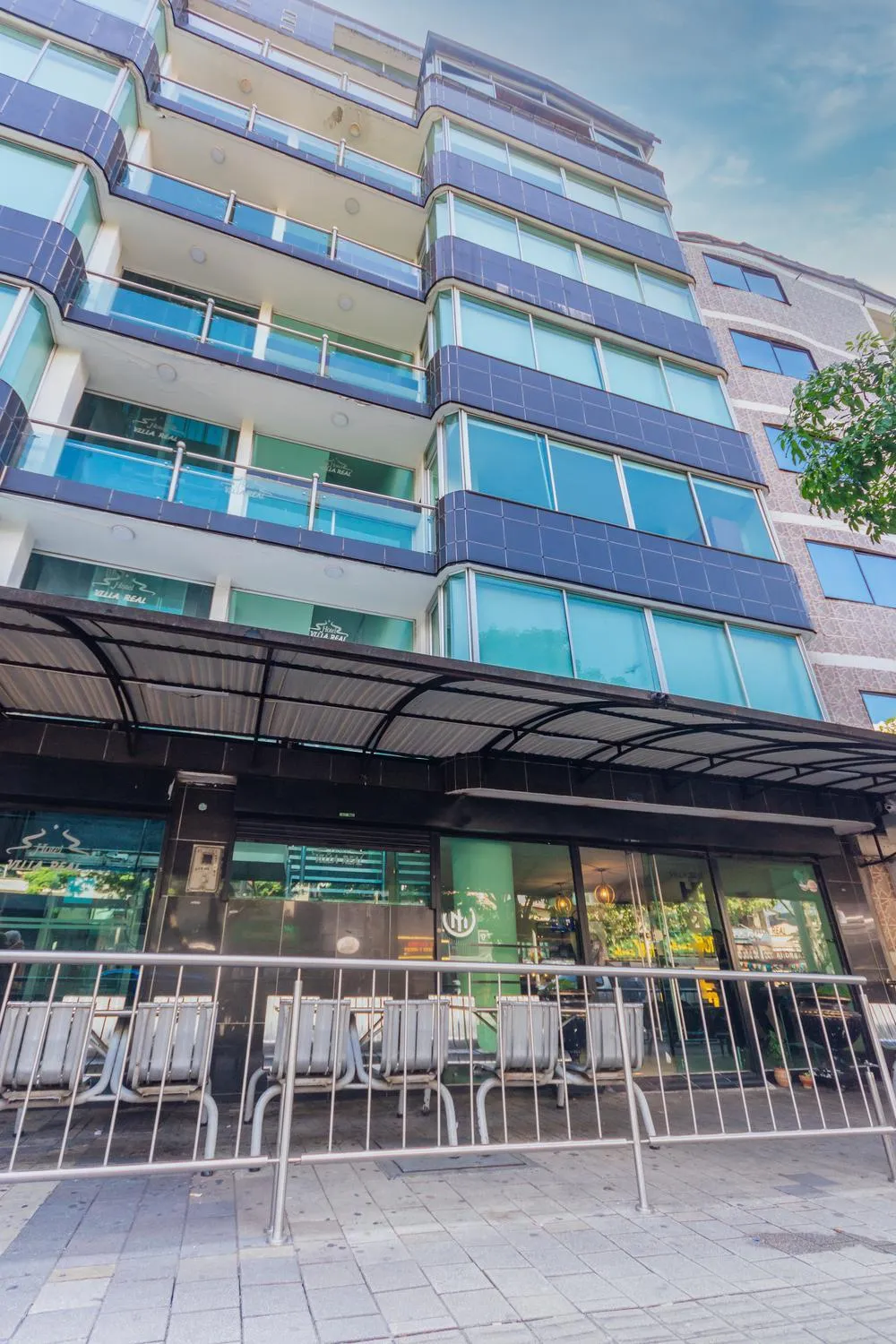 Property building in Hotel Villa Real