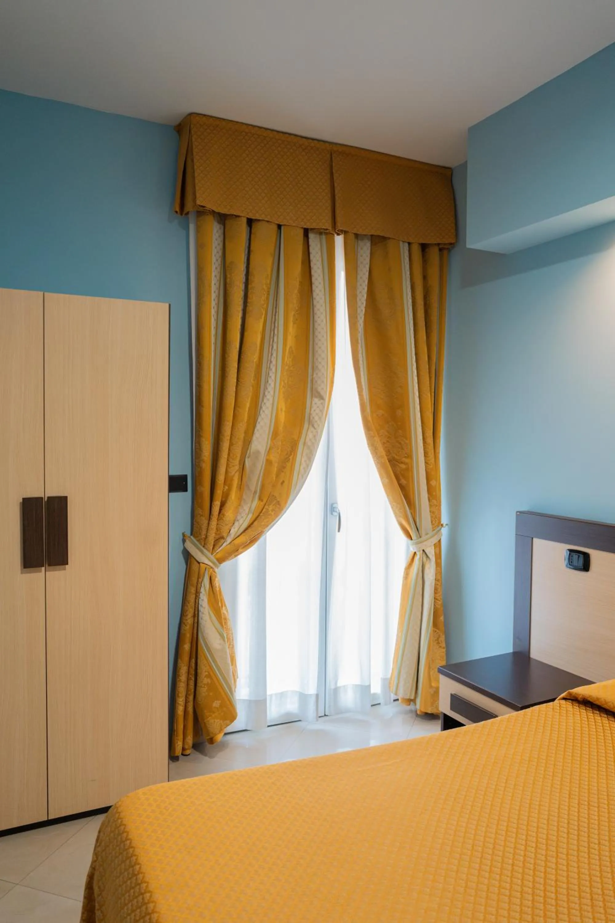 wardrobe, Bed in Hotel Residence Sestriere