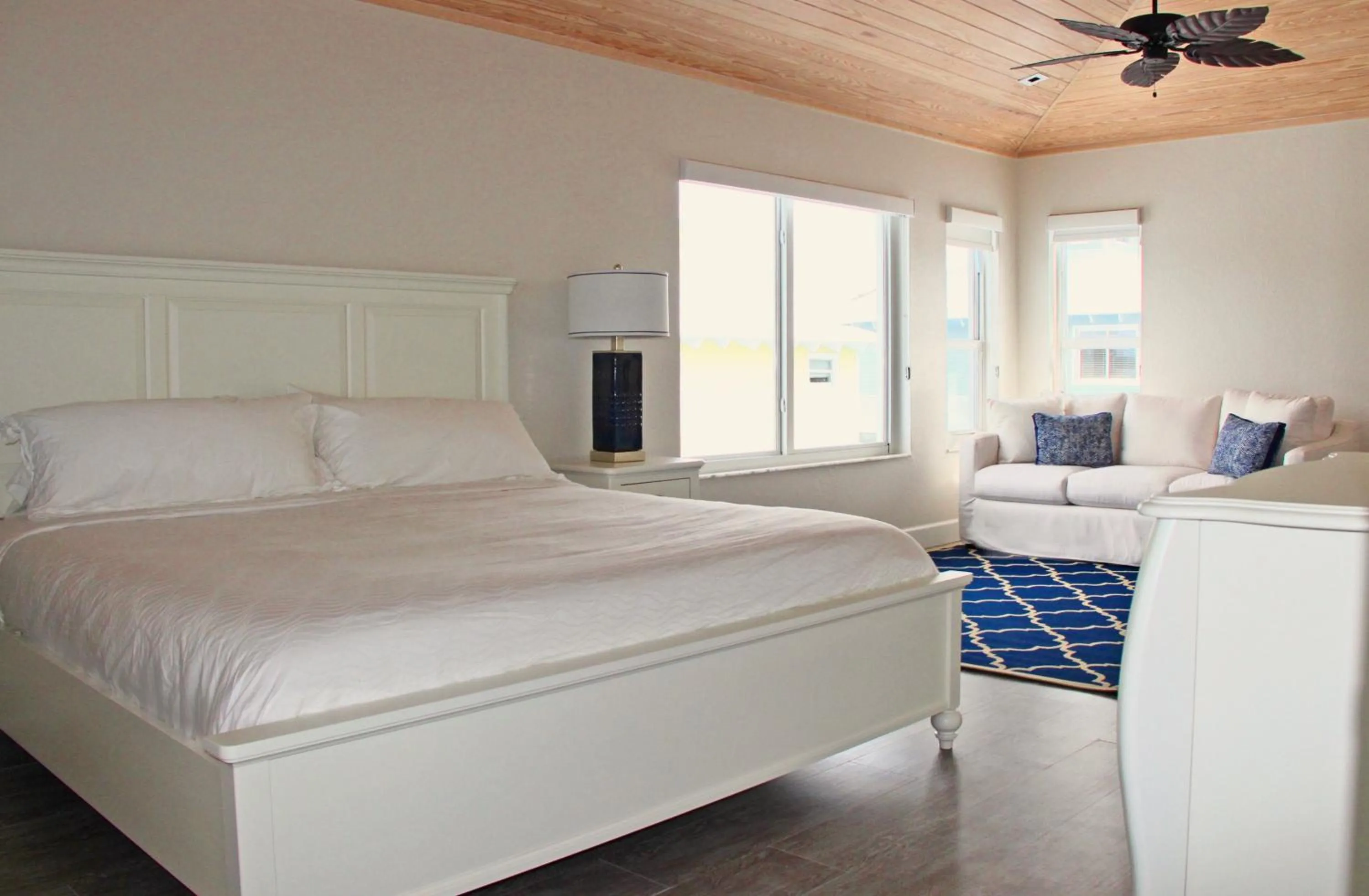 Bedroom, Bed in Dolphin Point Villas