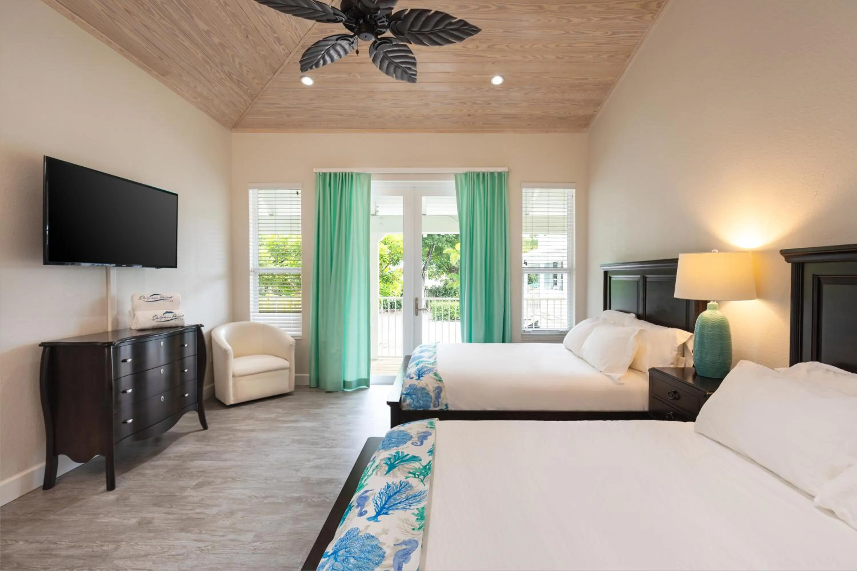 Bed in Dolphin Point Villas