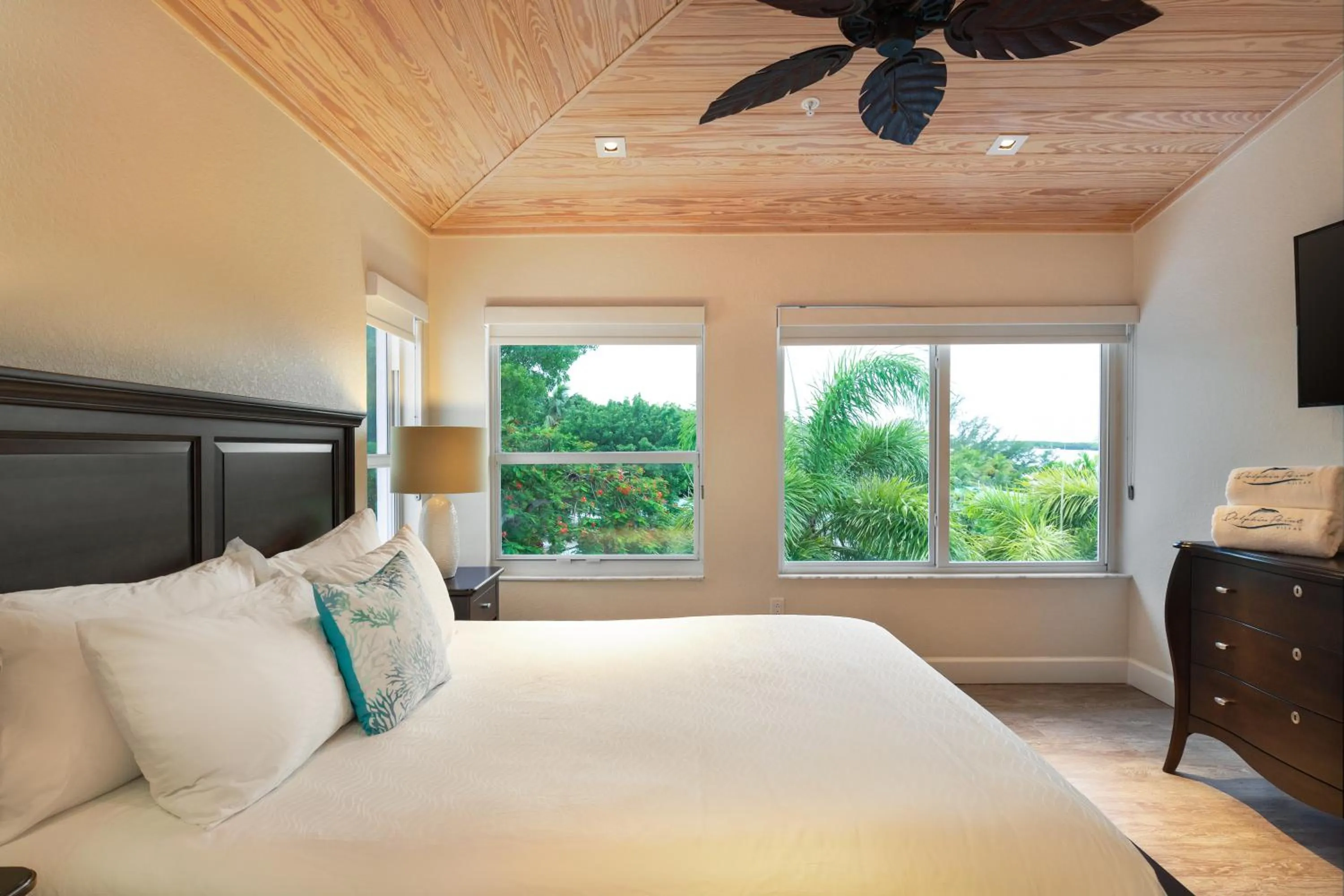 Bed in Dolphin Point Villas