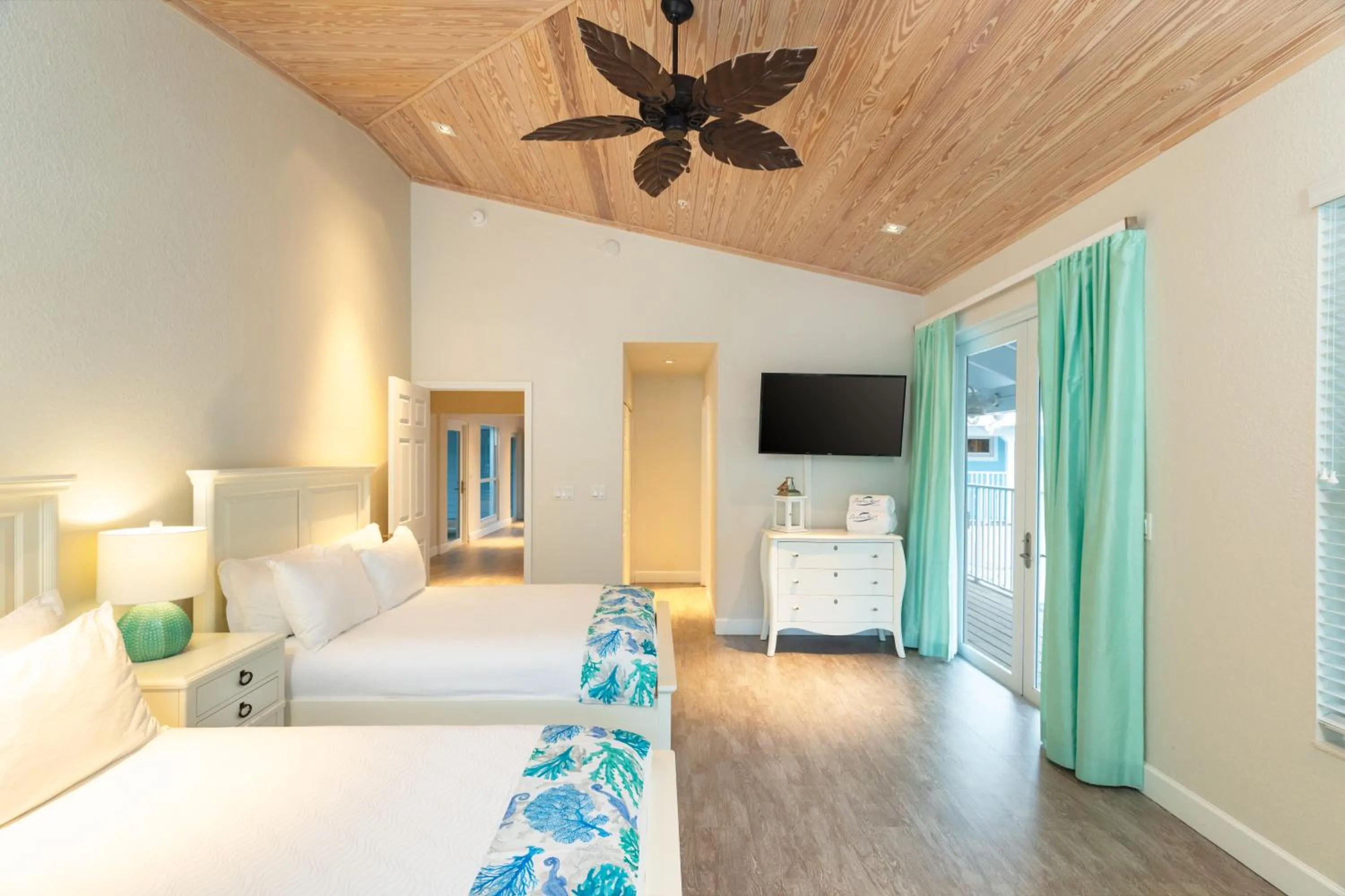 Bed in Dolphin Point Villas