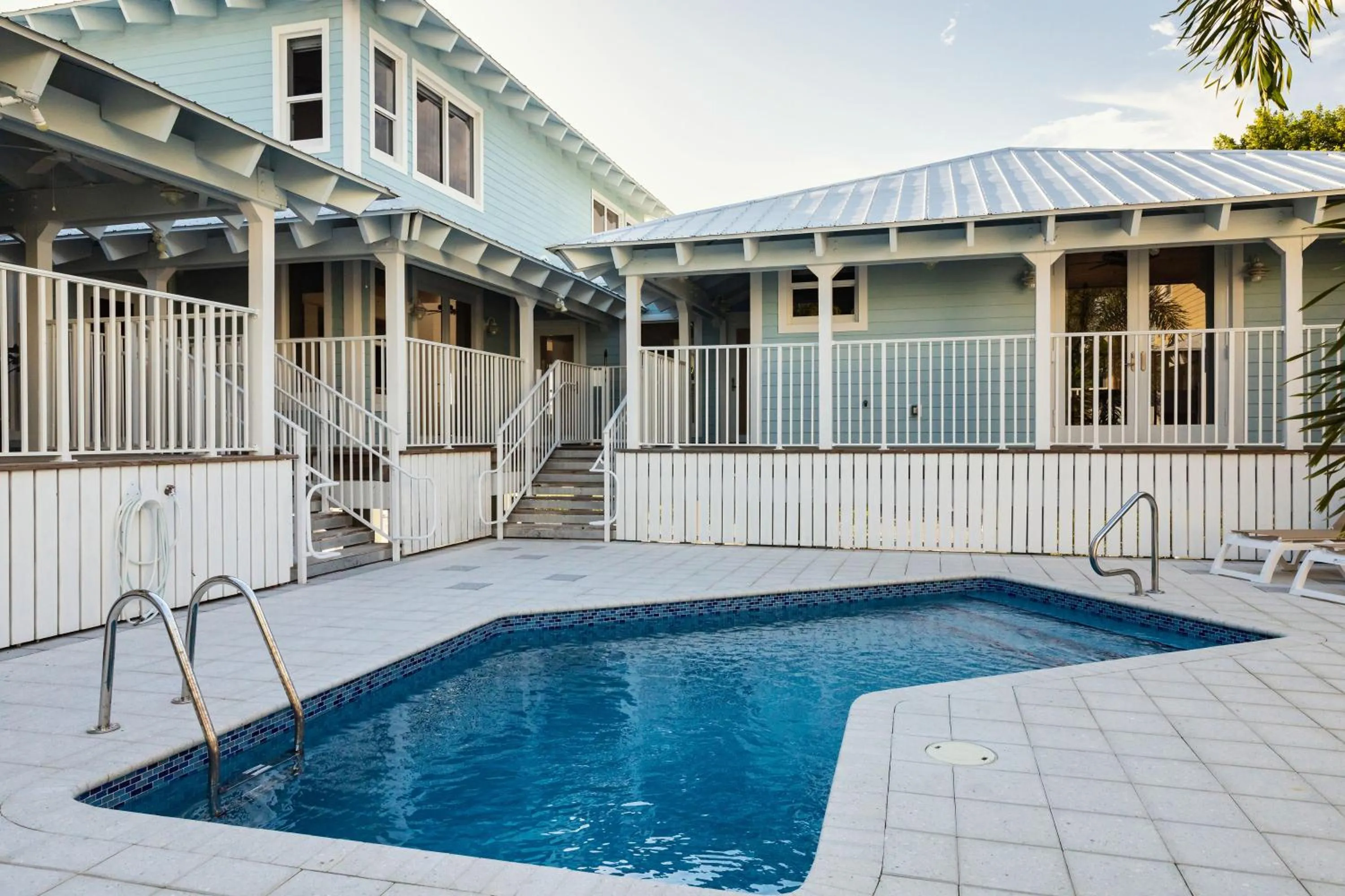 Swimming pool in Dolphin Point Villas