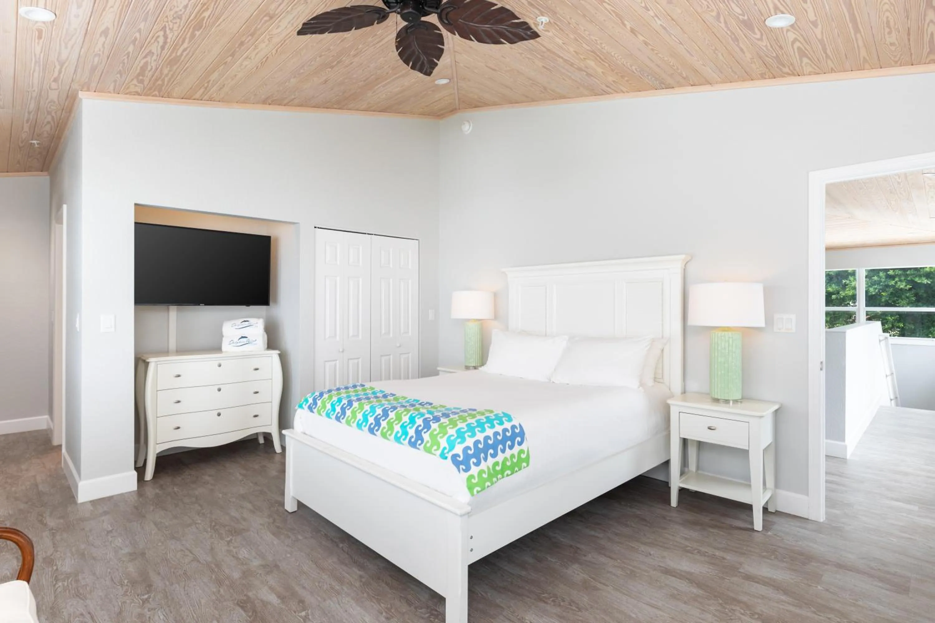 Bed in Dolphin Point Villas