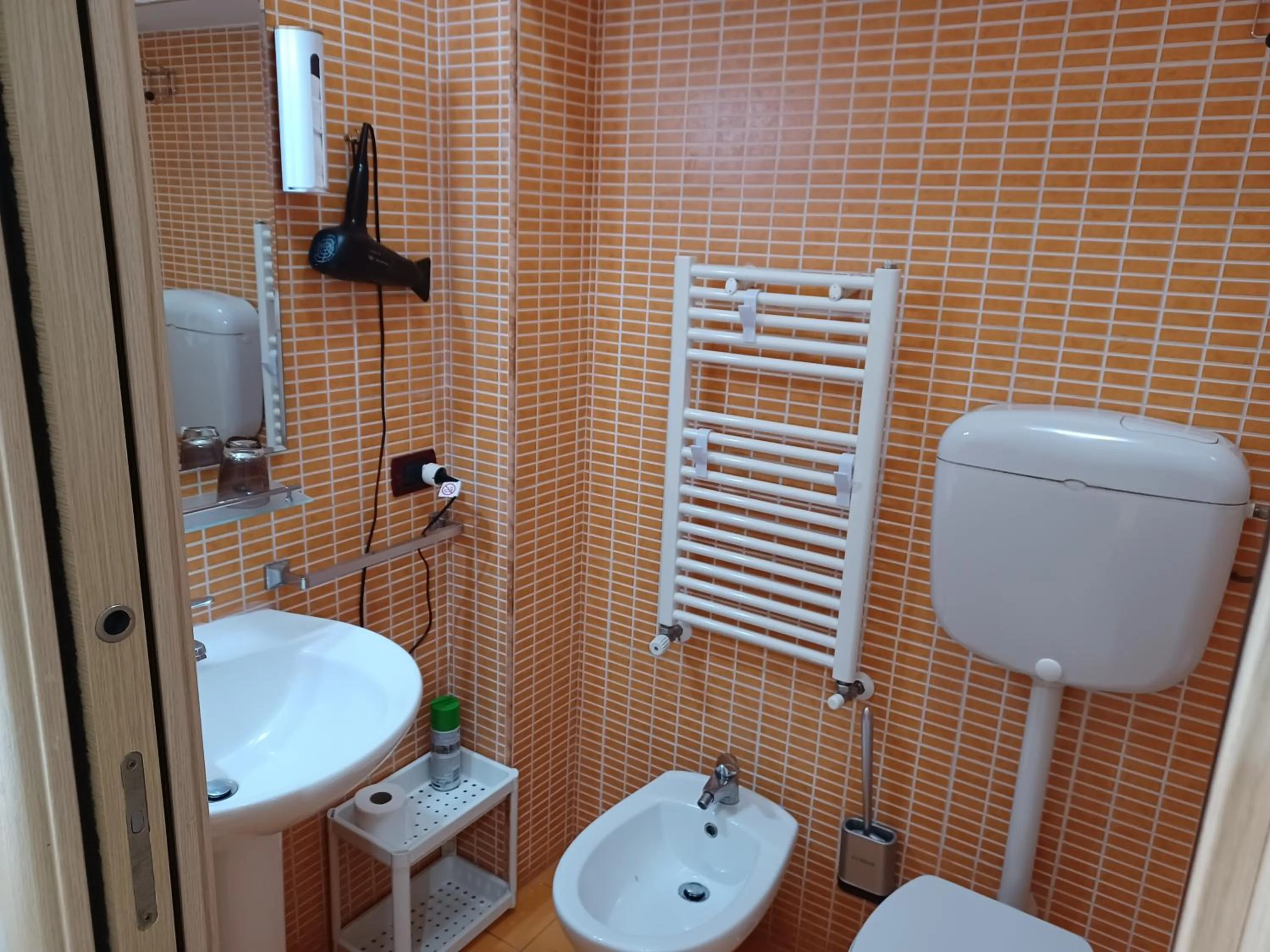 Shower in B&B Quattro Palazzi Napoli Centro