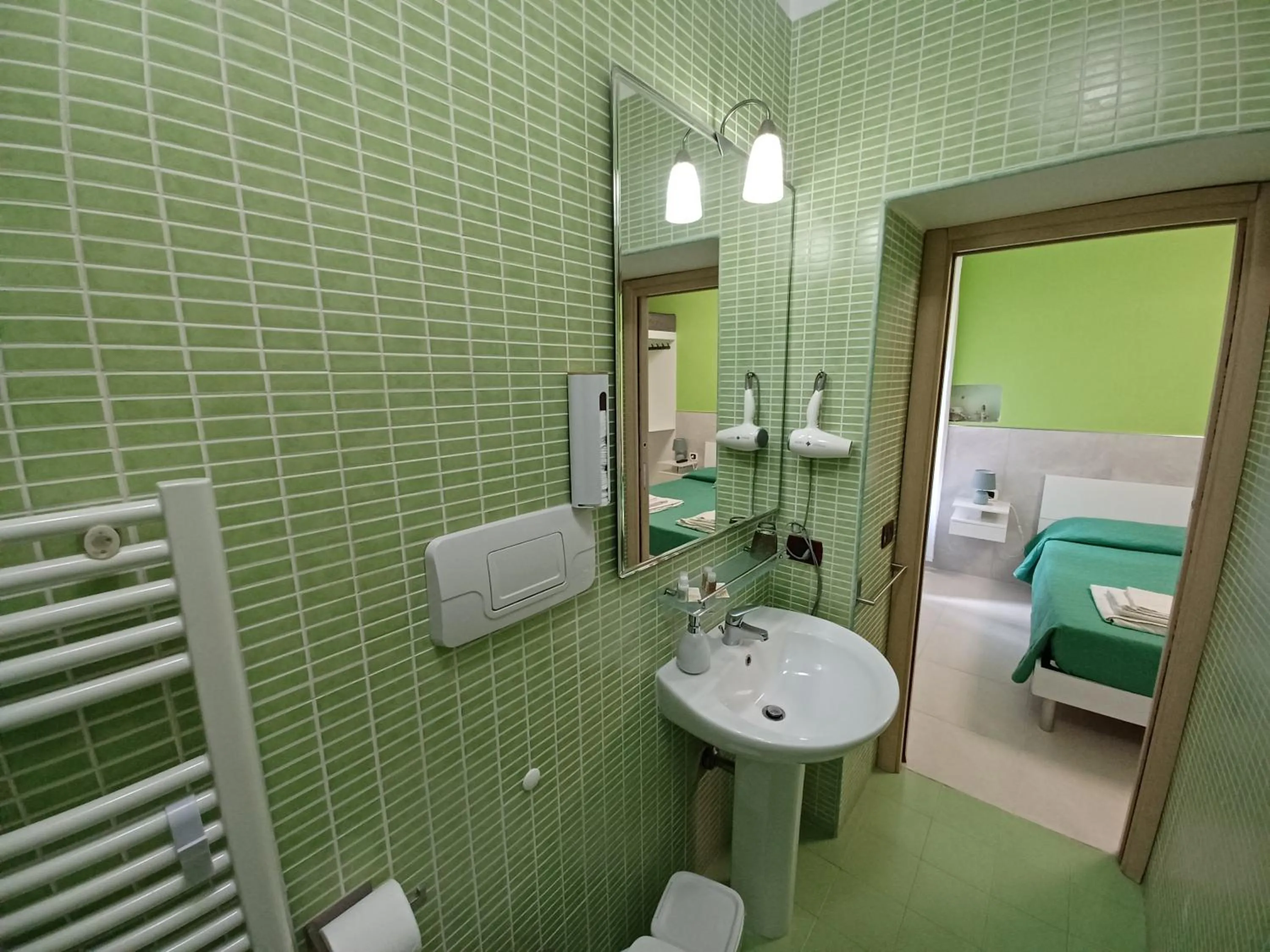 Shower in B&B Quattro Palazzi Napoli Centro