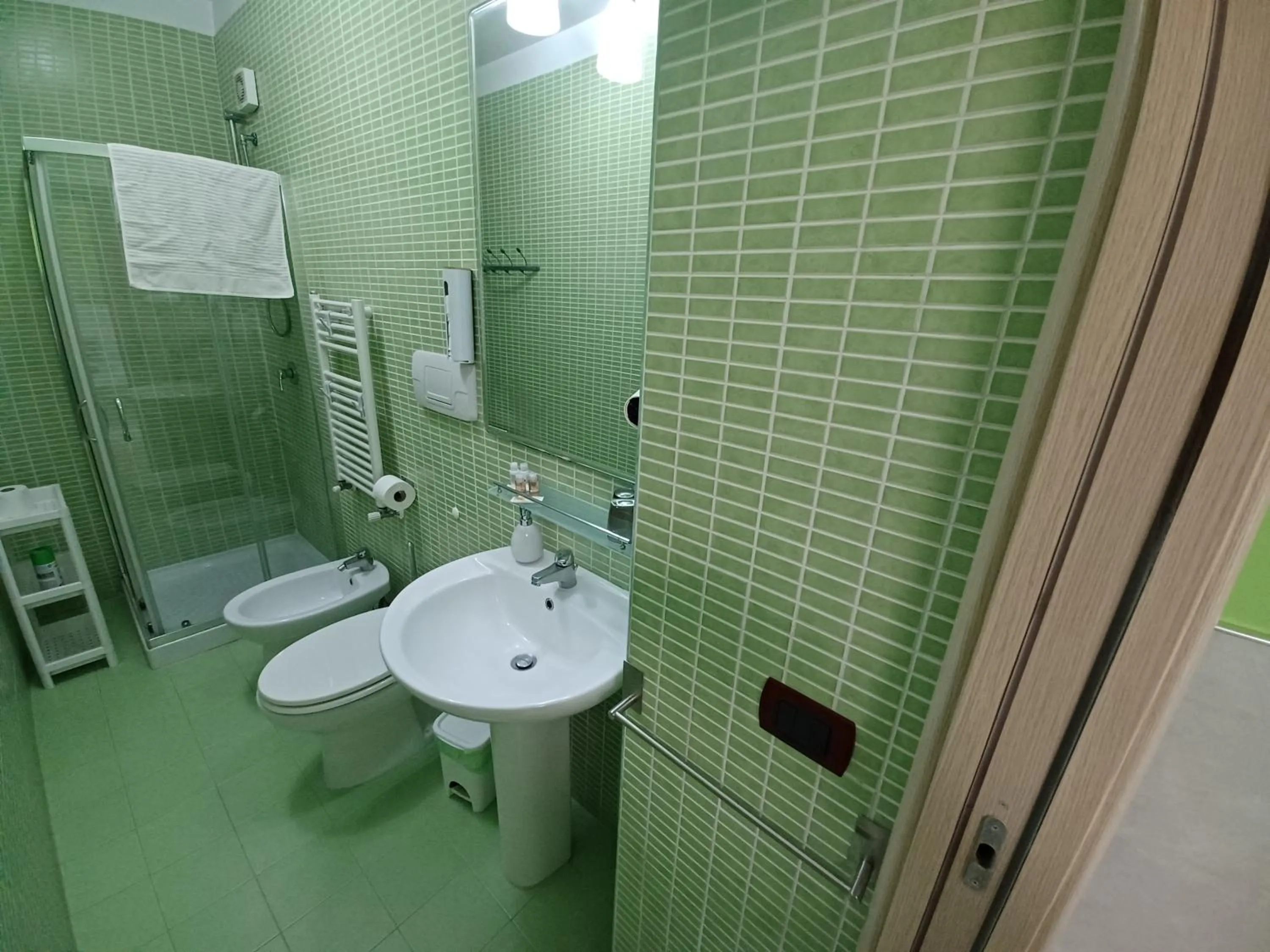 Shower in B&B Quattro Palazzi Napoli Centro