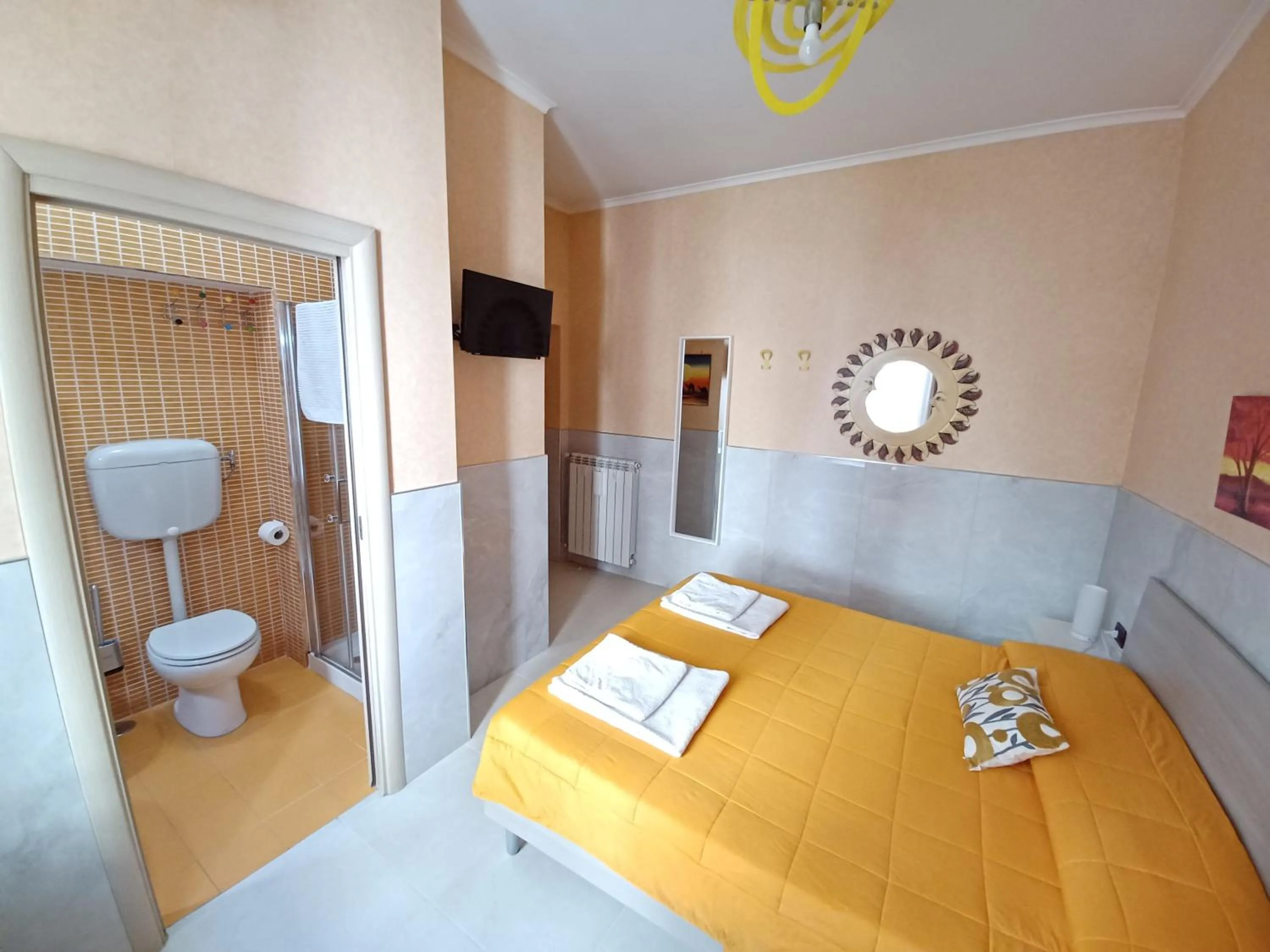 Toilet, Bed in B&B Quattro Palazzi Napoli Centro