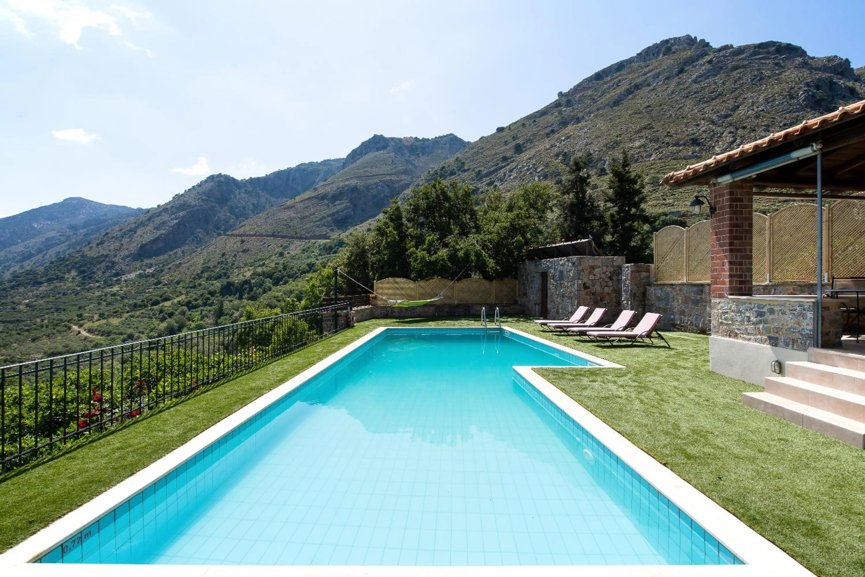 Swimming pool in Metohi Nature Living