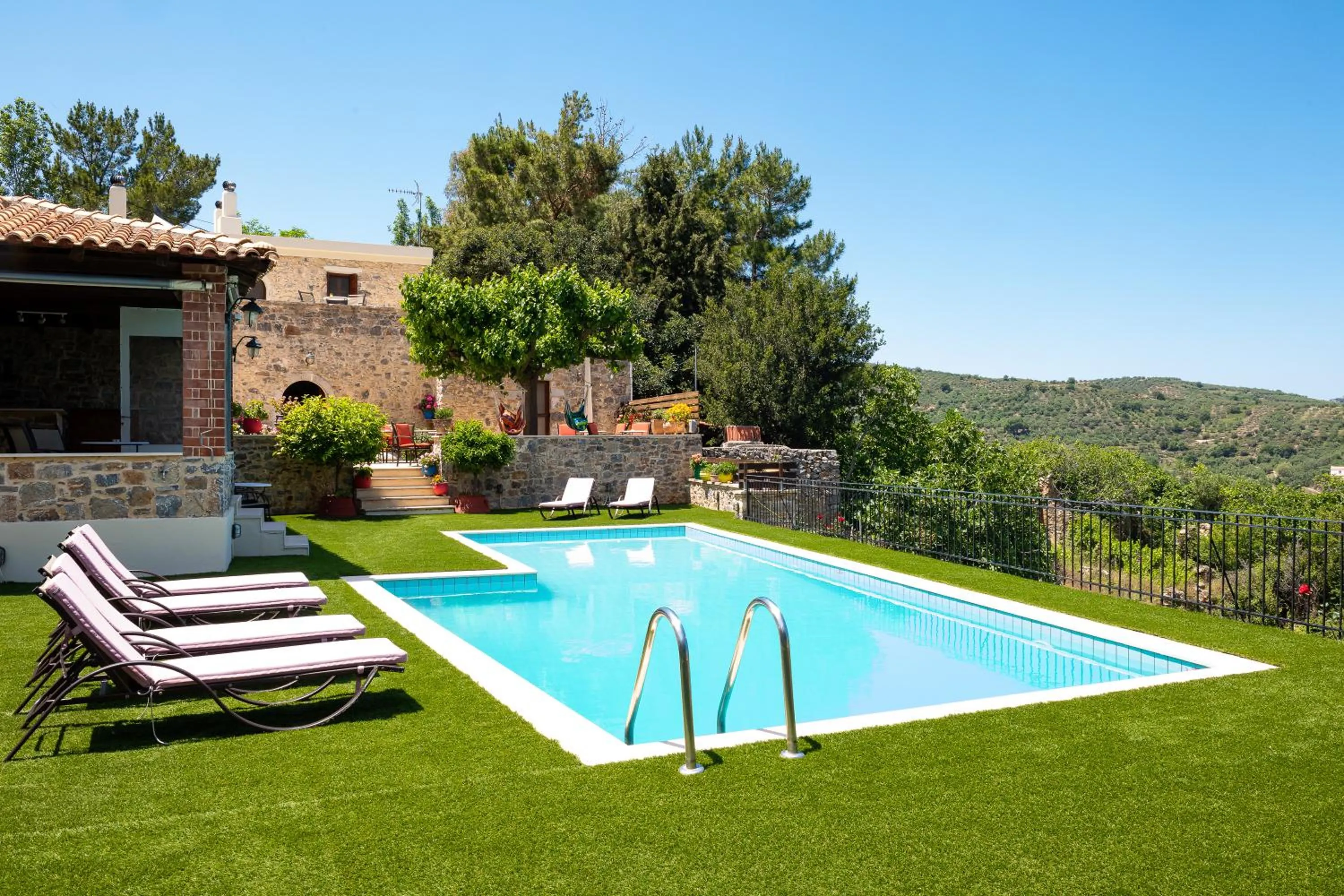 Swimming pool in Metohi Nature Living