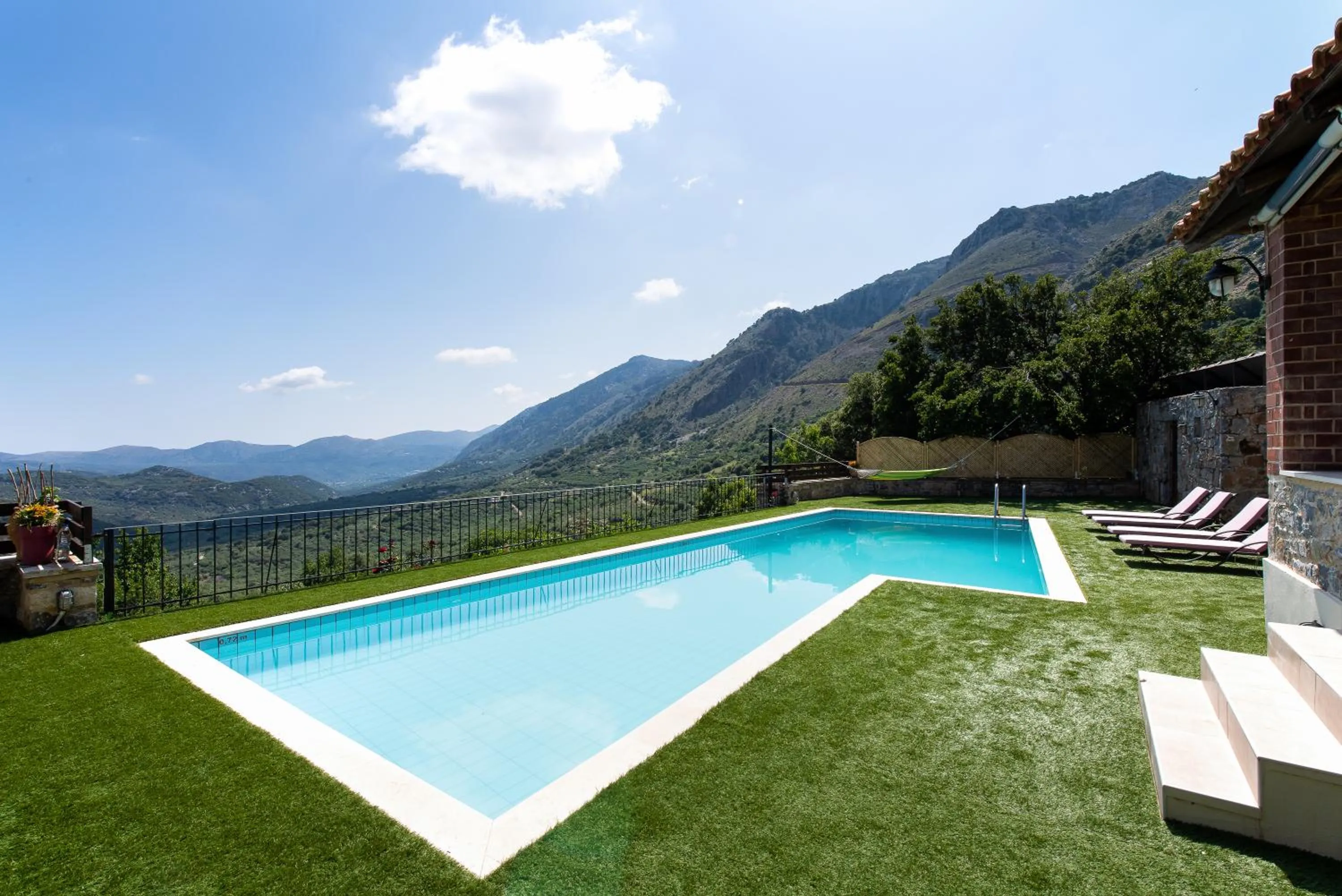 Swimming pool in Metohi Nature Living