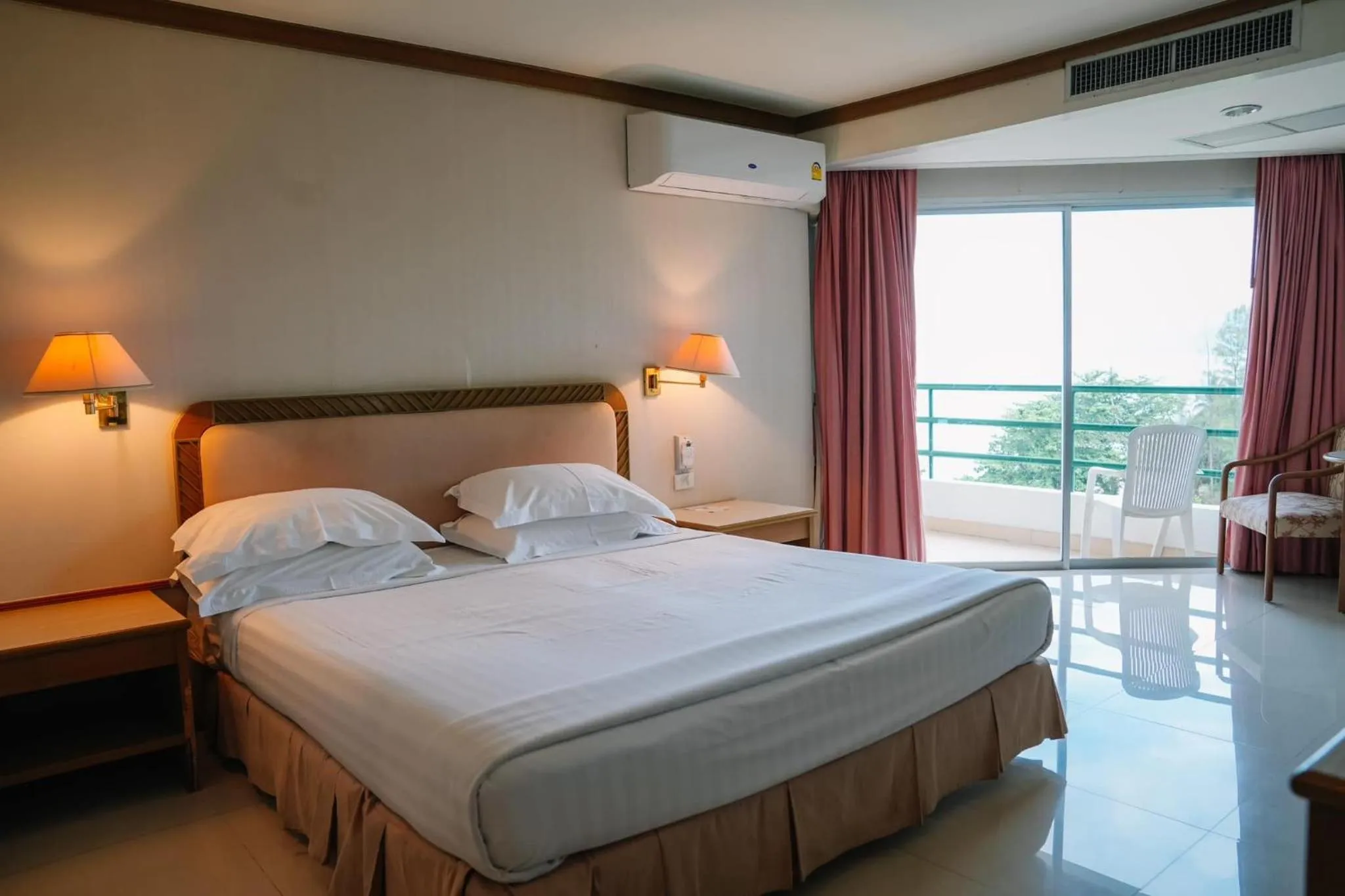 Bed in Khanom Golden Beach Hotel