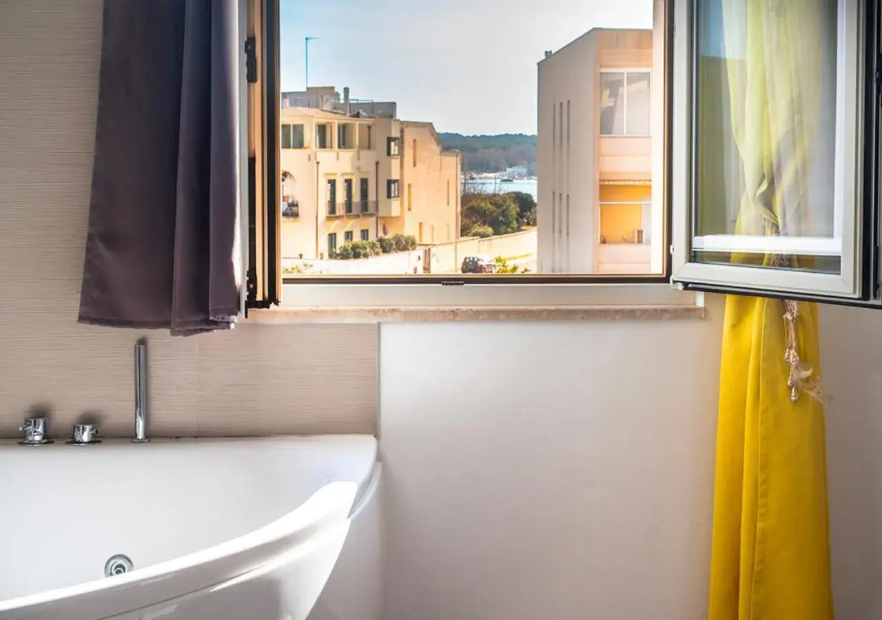 Deluxe Double Room with Spa Bath in Balconi sul mare Deluxe Double Room with Spa Bath in Balconi sul mare