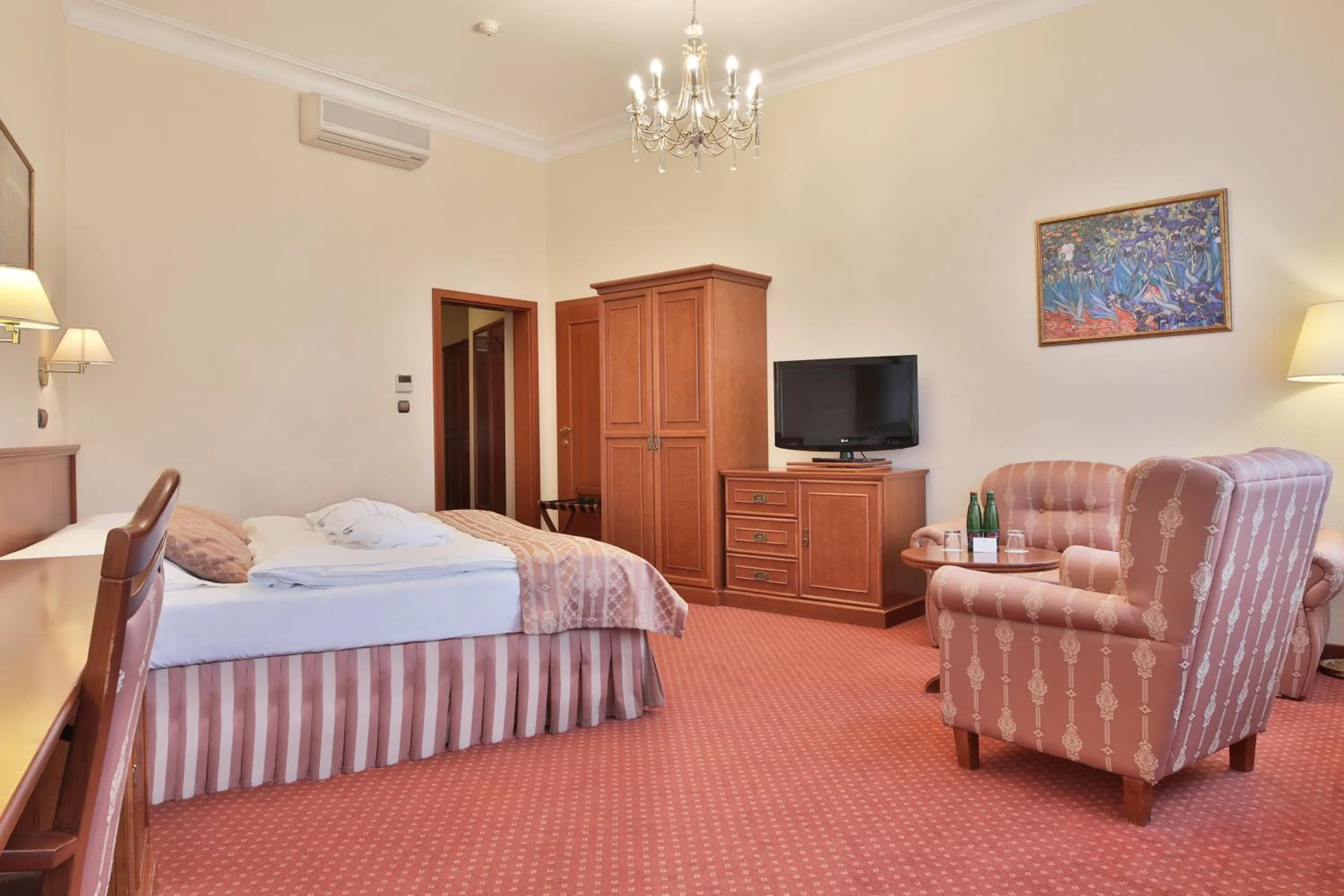 TV and multimedia, Bed in Olympia Wellness Hotel