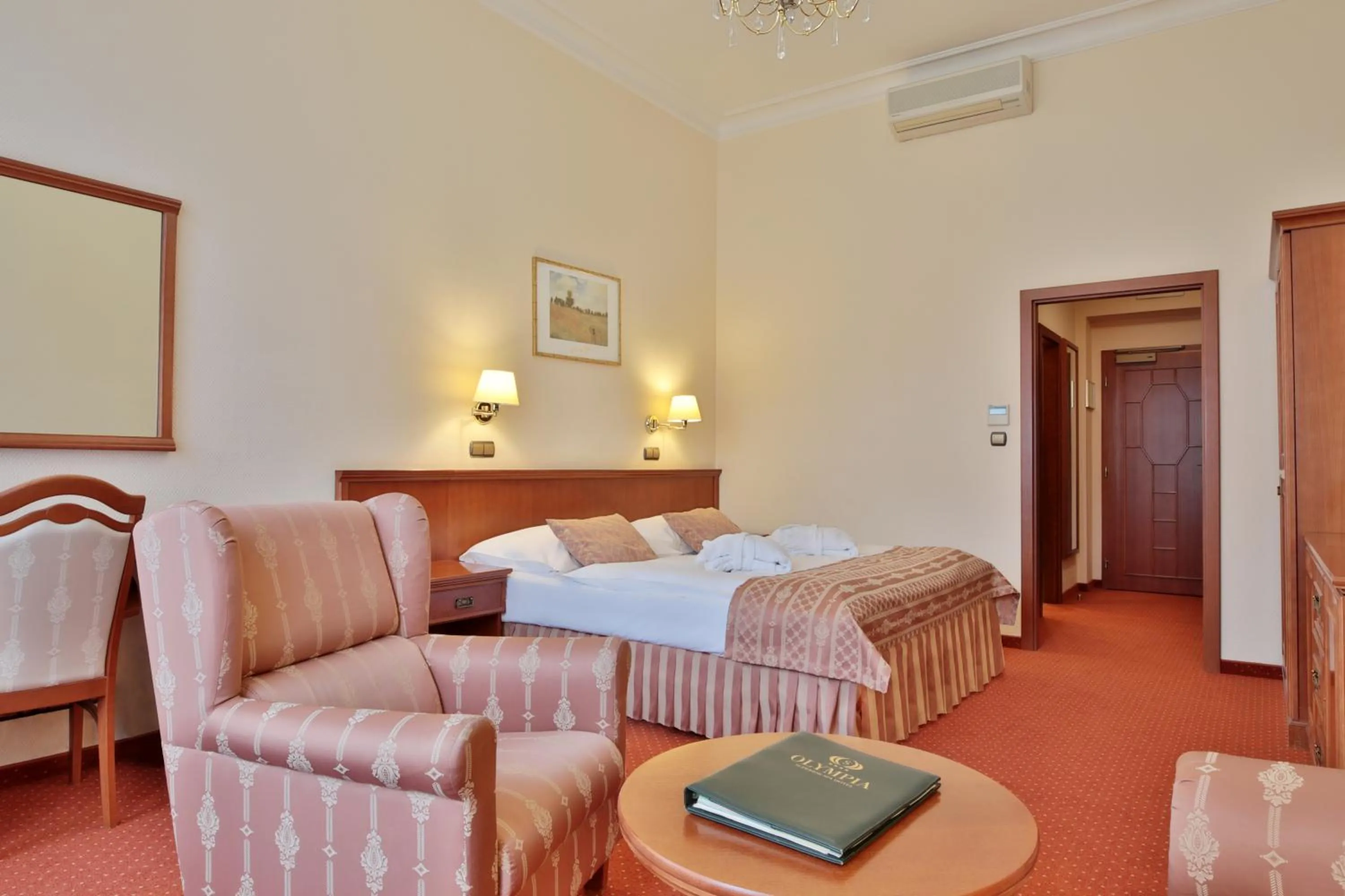 Bedroom, Bed in Olympia Wellness Hotel