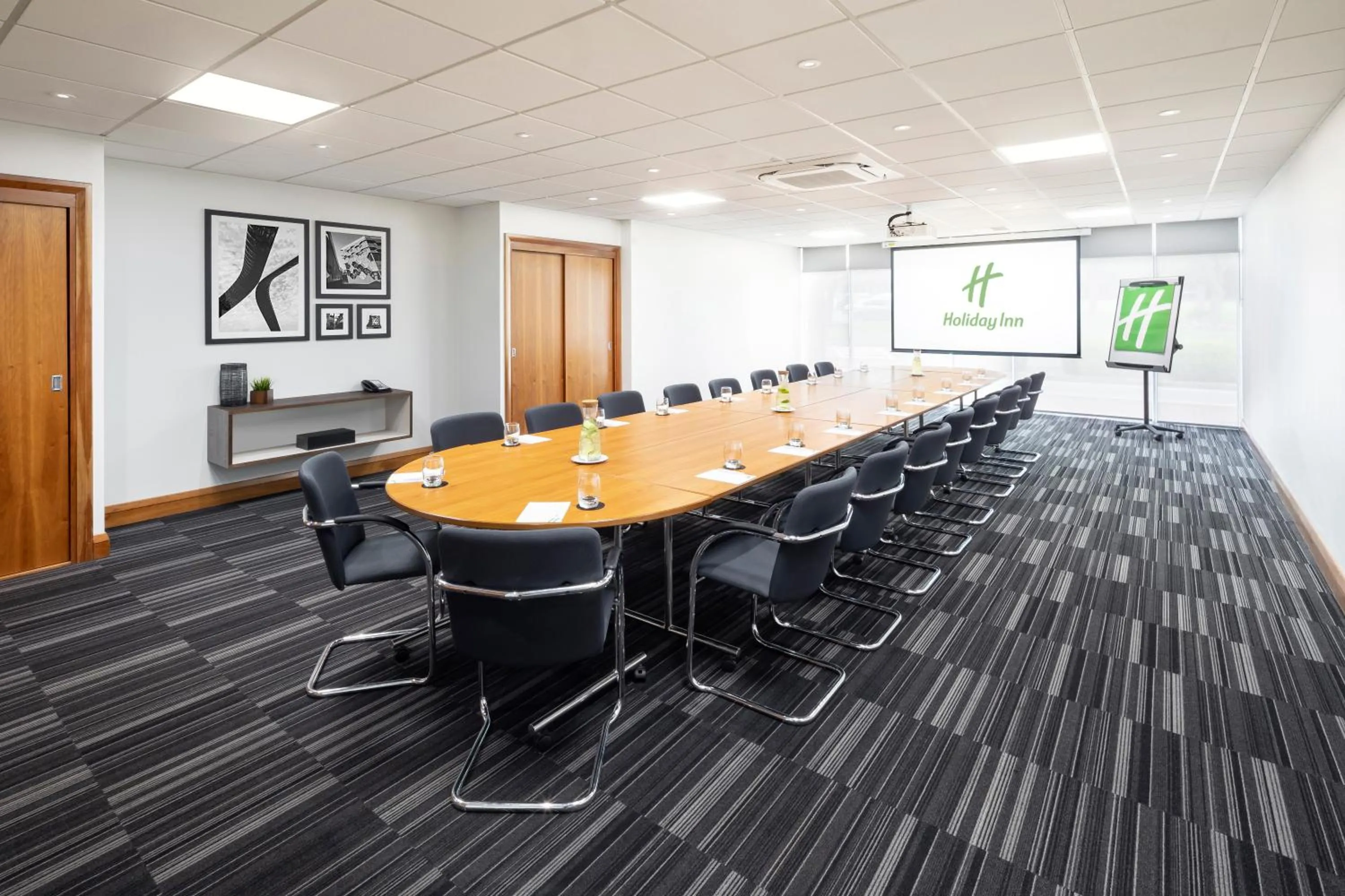 Meeting/conference room in Holiday Inn Coventry M6, J2 by IHG