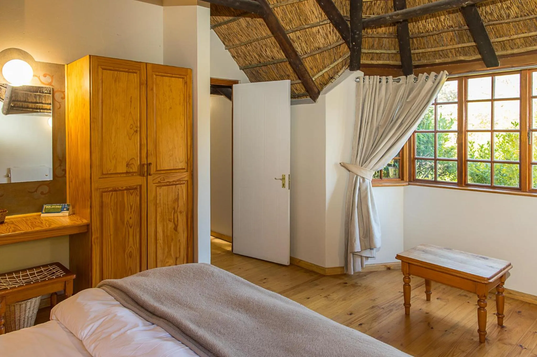 Bedroom, Bed in Coral Tree Cottages