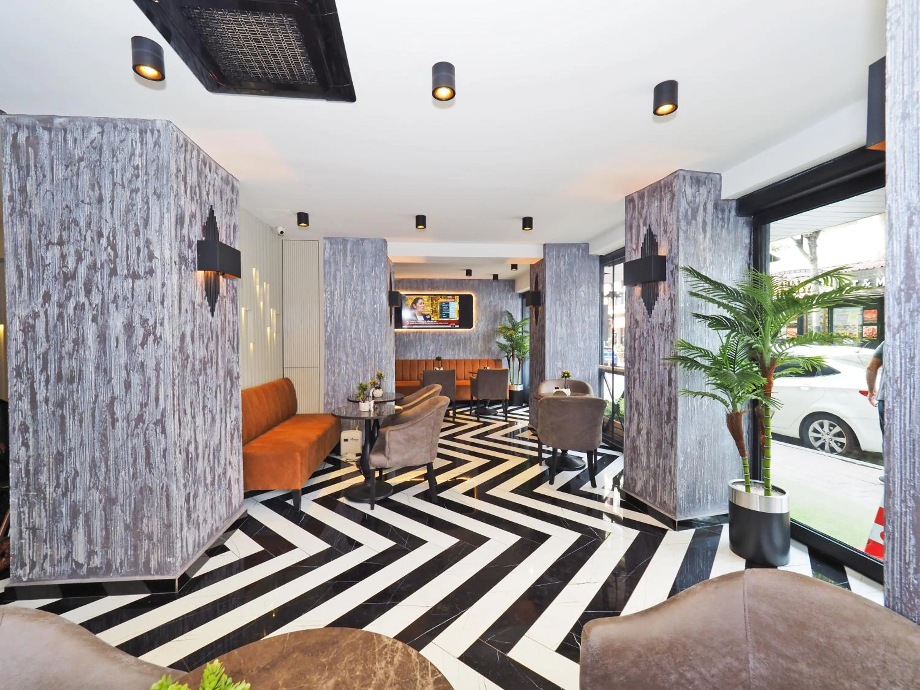 Communal lounge/ TV room in Best House Hotel OLD TOWN